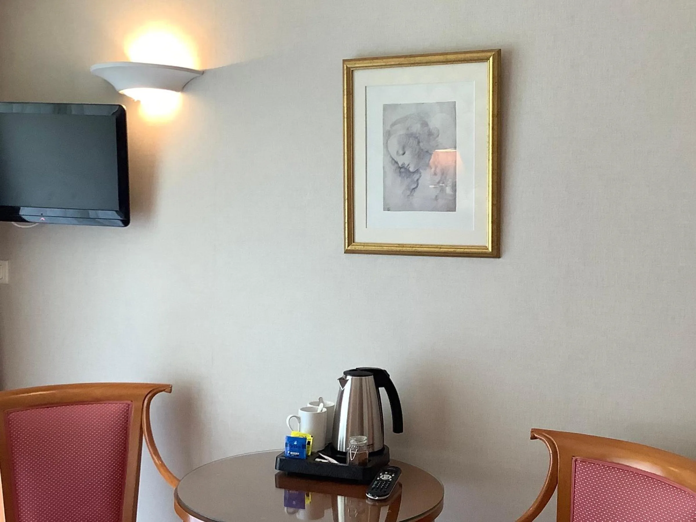 Coffee/tea facilities in Logis Hotel Diana