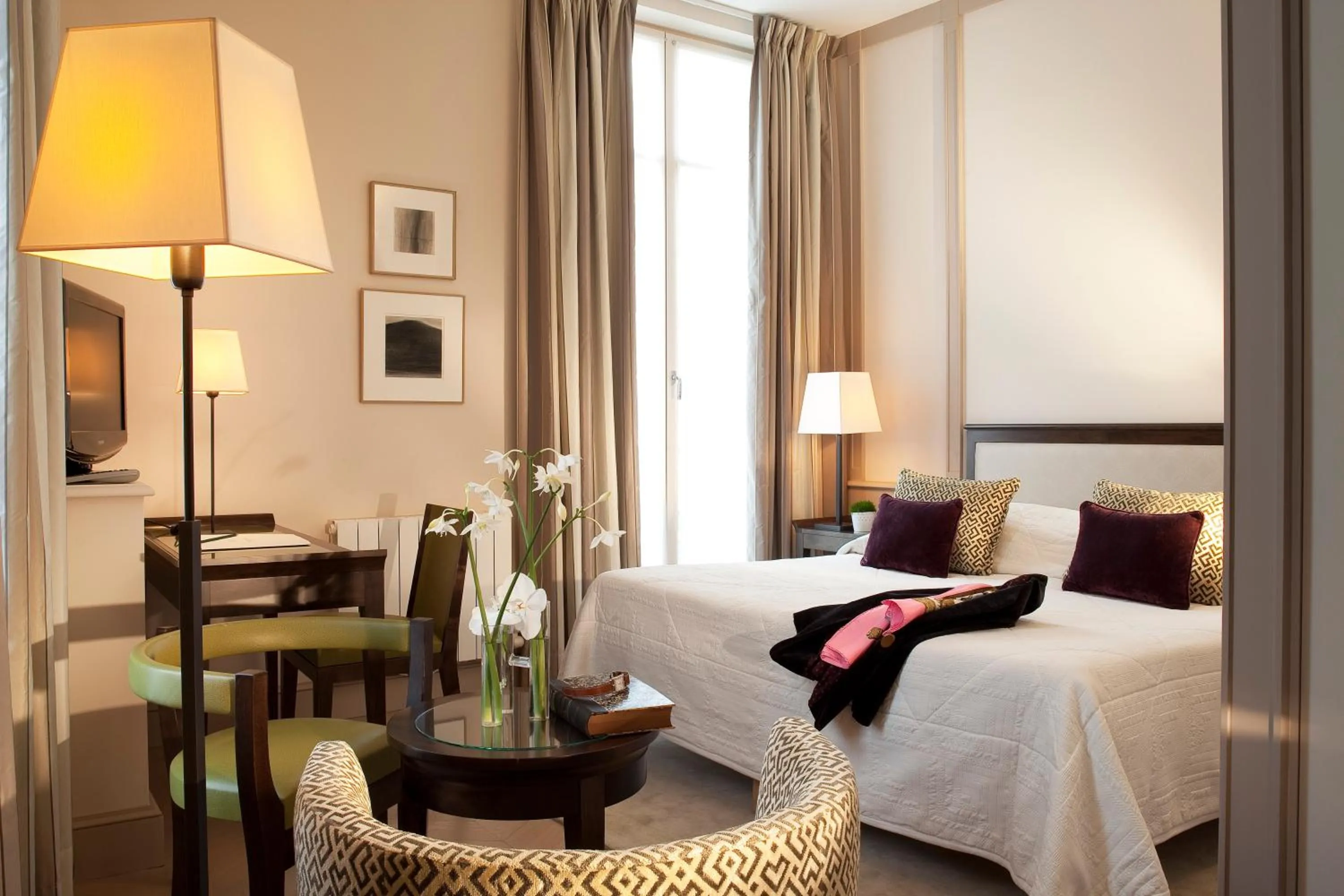 Bedroom, Bed in Hôtel De l'Arcade