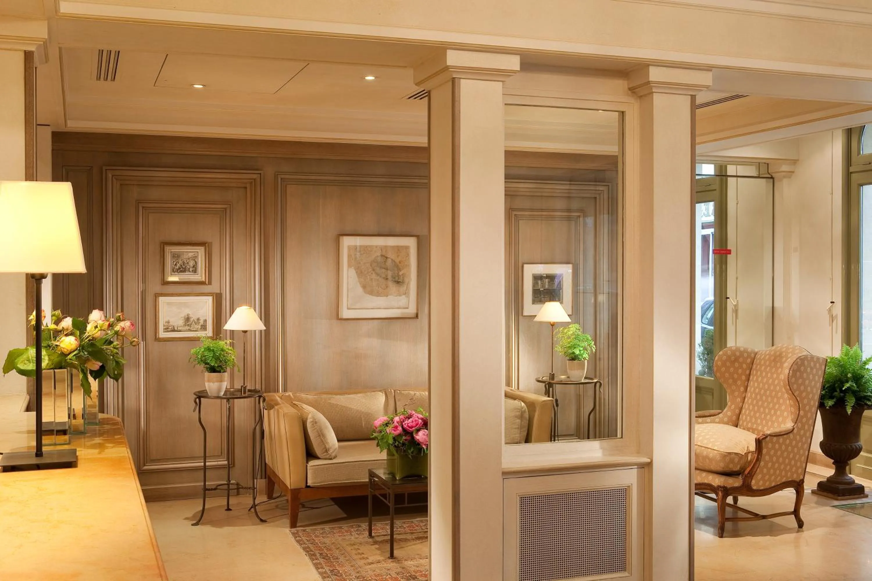 Lobby or reception in Hôtel De l'Arcade