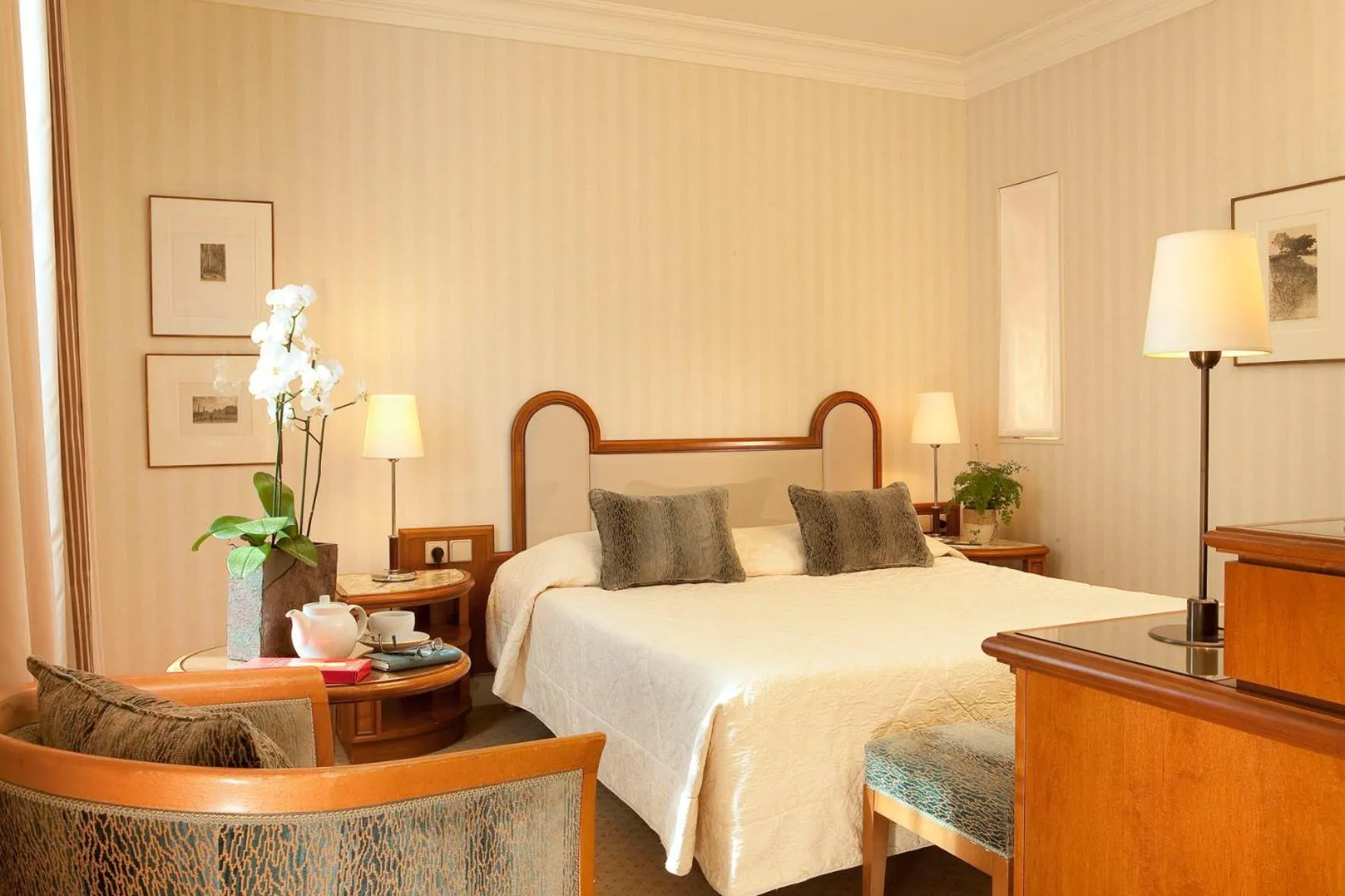 Bedroom, Bed in Hôtel De l'Arcade