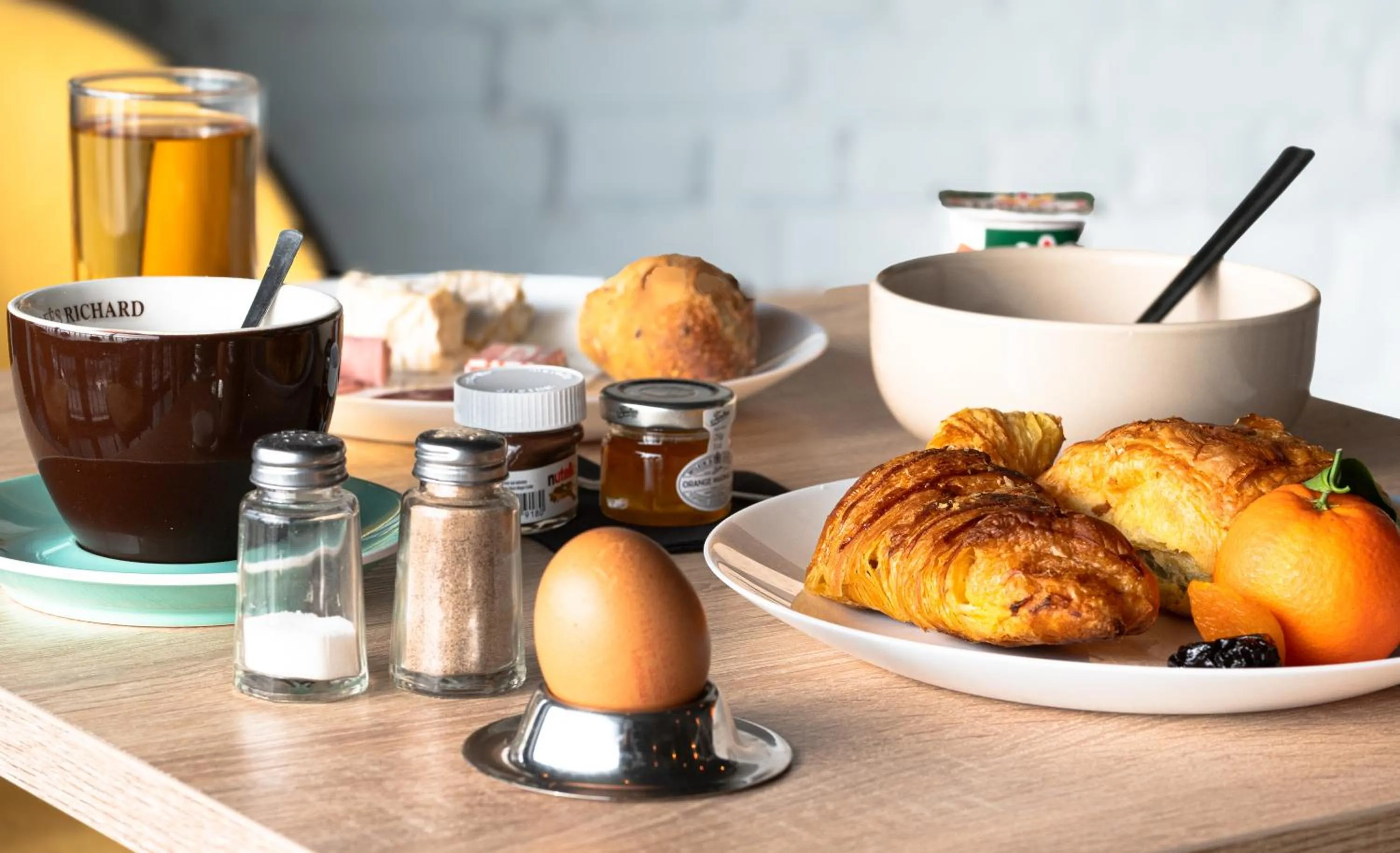 Breakfast in LOGIS HOTEL - La Petite Rade