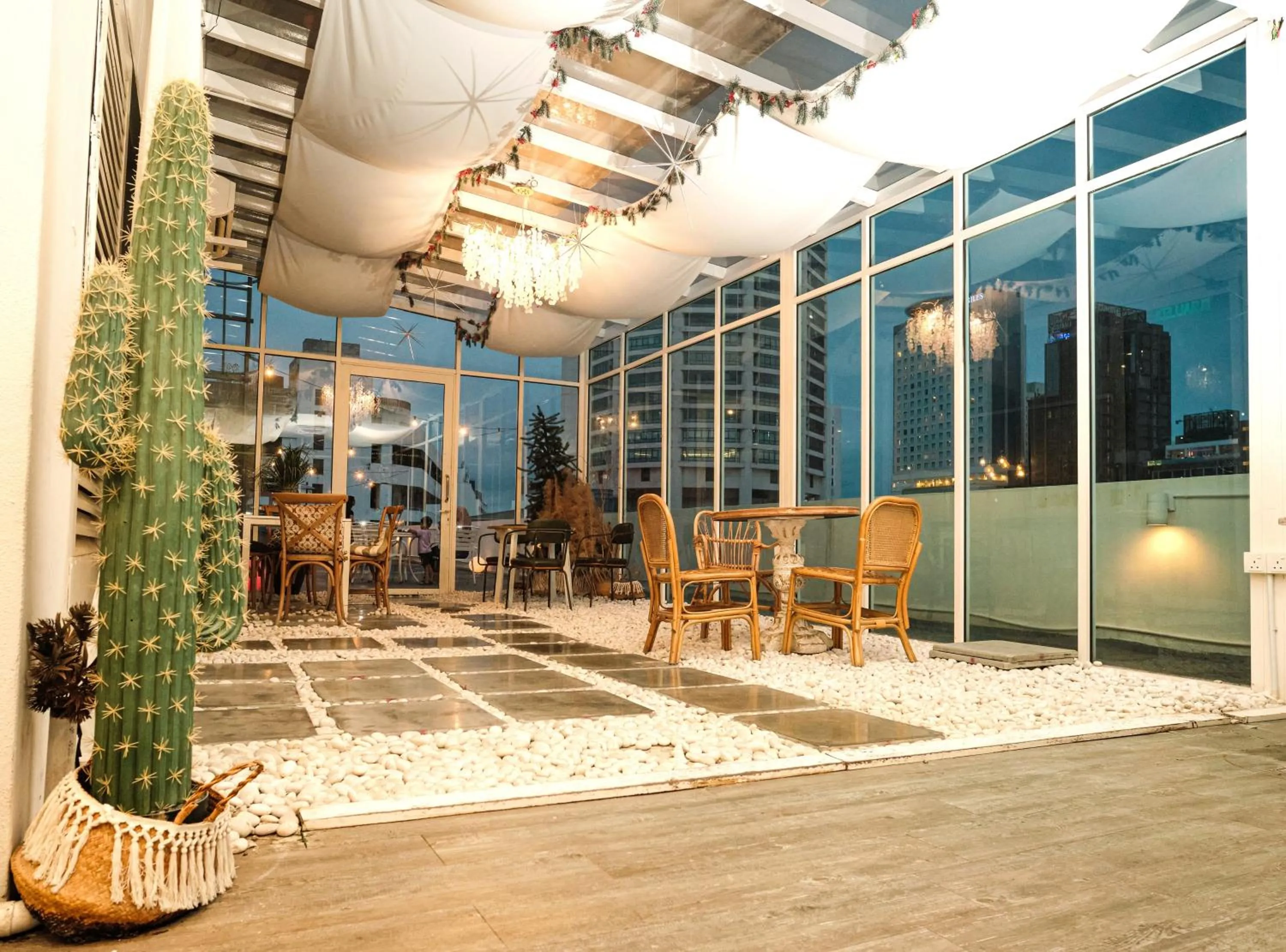 Restaurant/places to eat in Palette Georgetown Formerly WoW Hotel