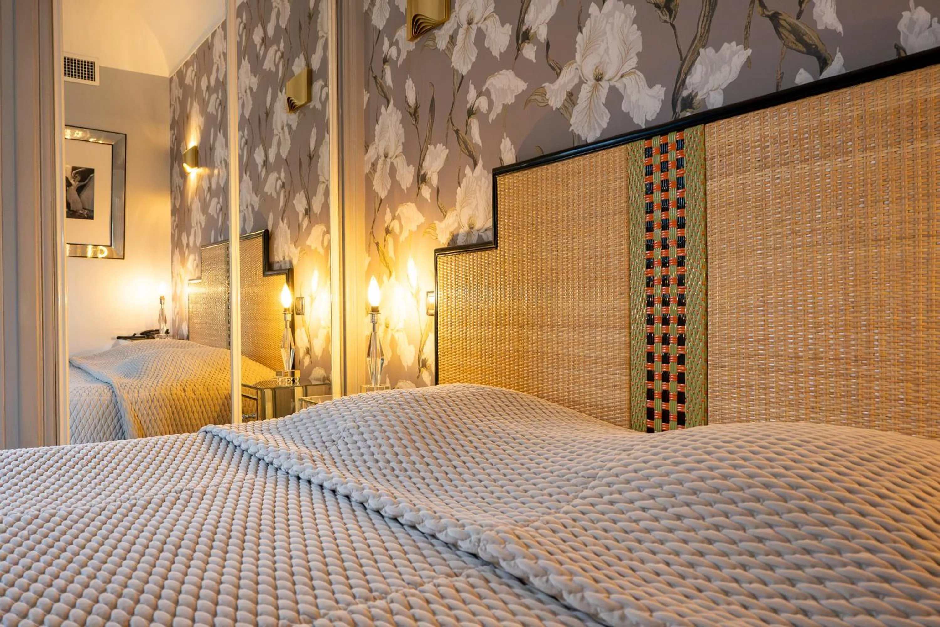 Bed in Hotel Le Meurice