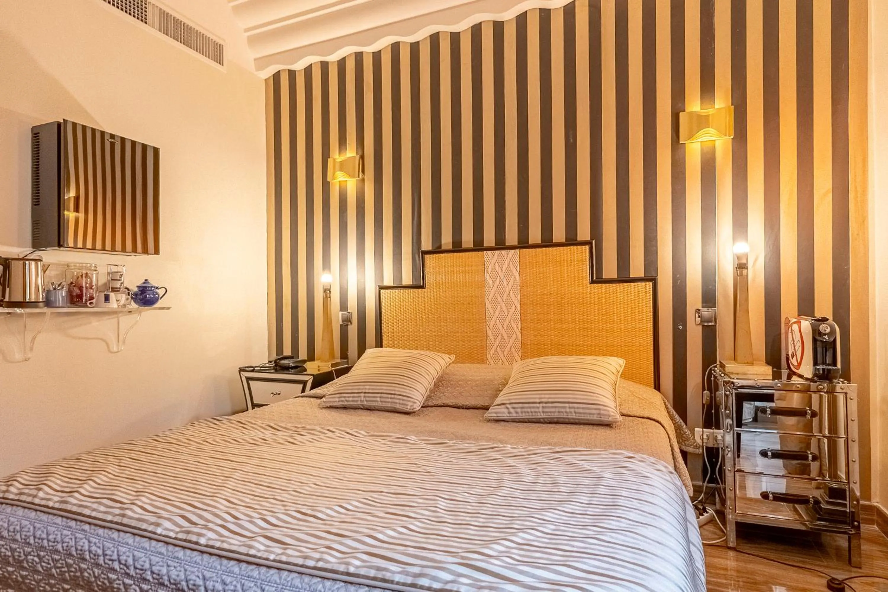 Bed in Hotel Le Meurice