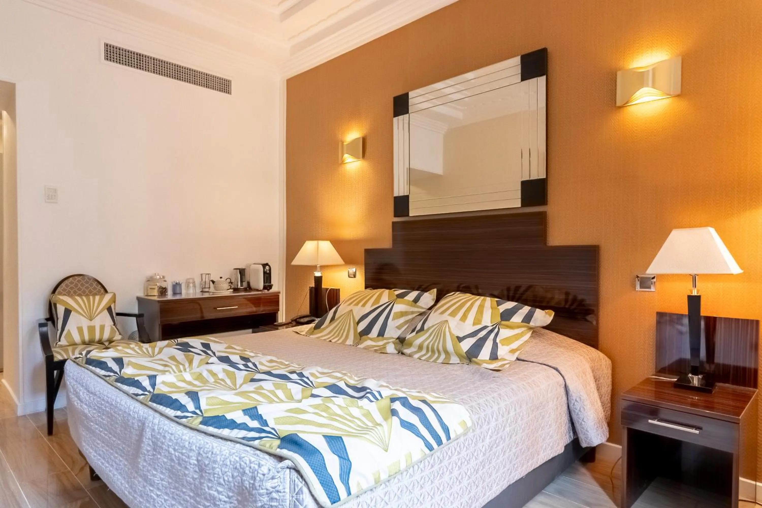 Bed in Hotel Le Meurice