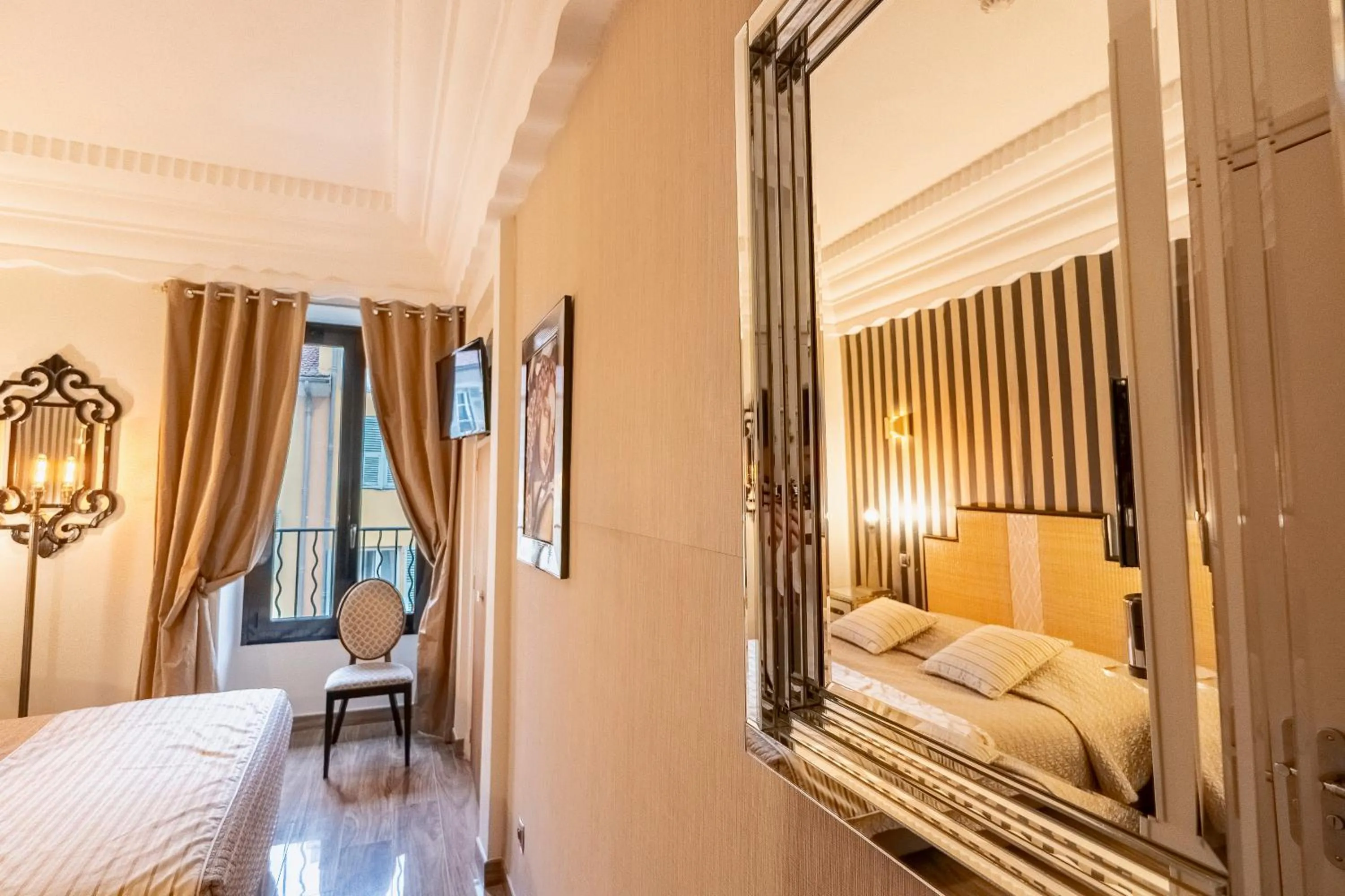 Photo of the whole room, Bed in Hotel Le Meurice