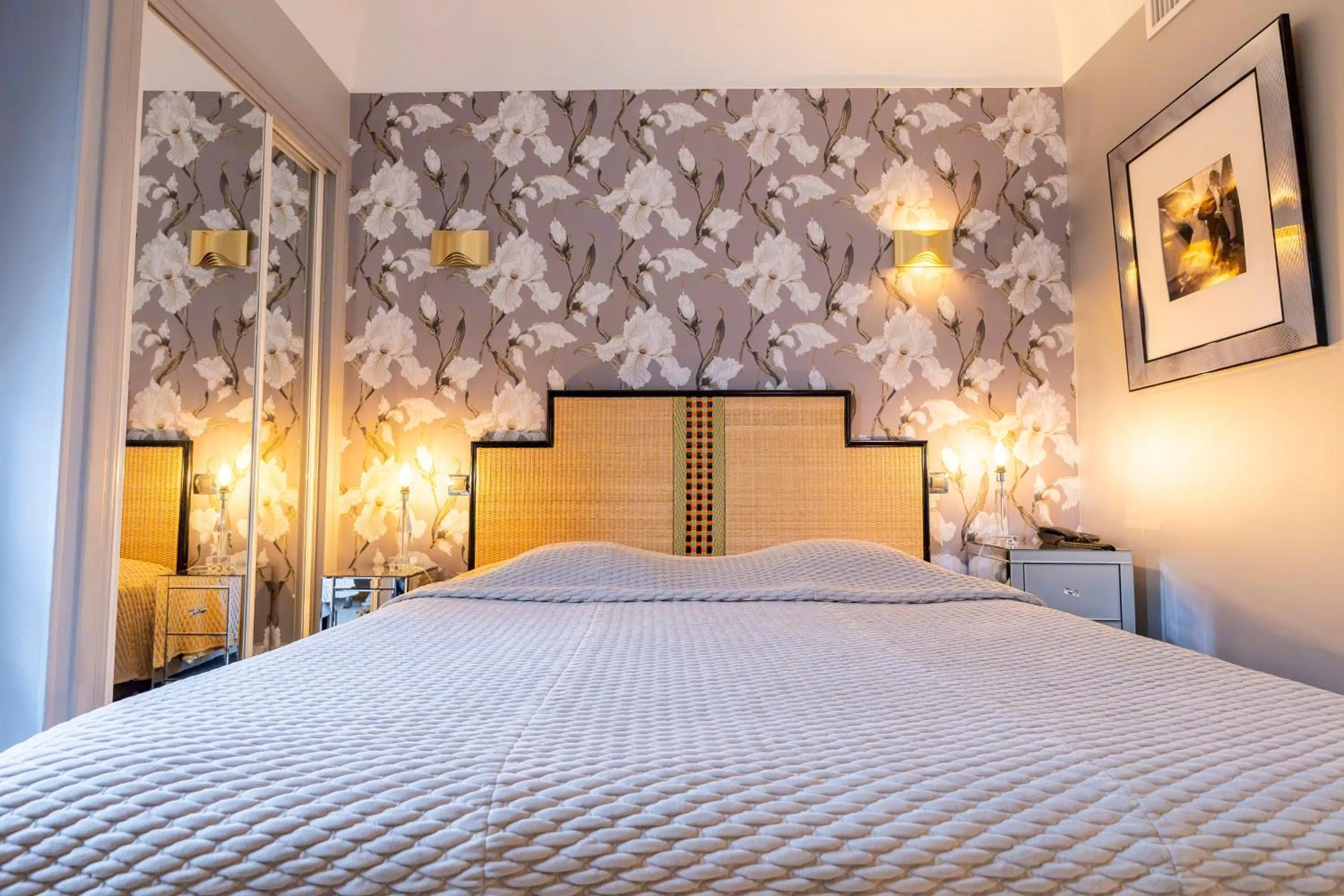 Bed in Hotel Le Meurice