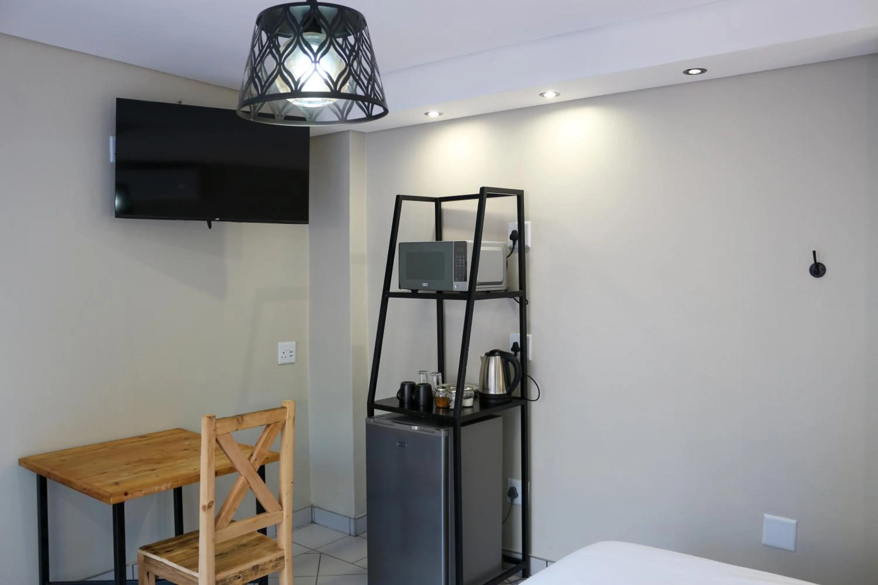 Bed in Luxury Heights Guesthouse- Pool under renovation