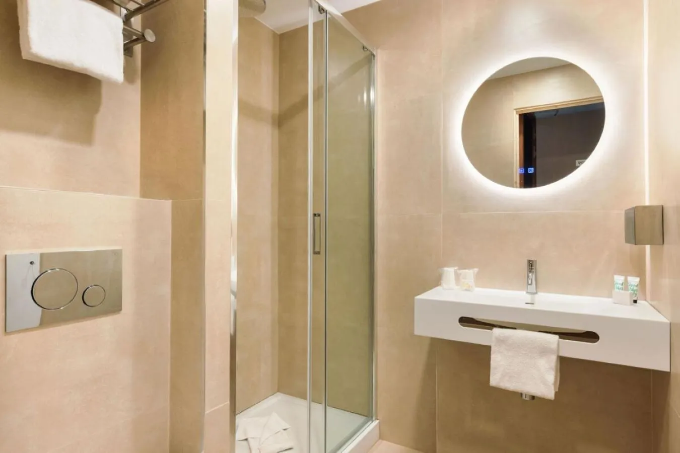 Bathroom in Hotel Khla Nice