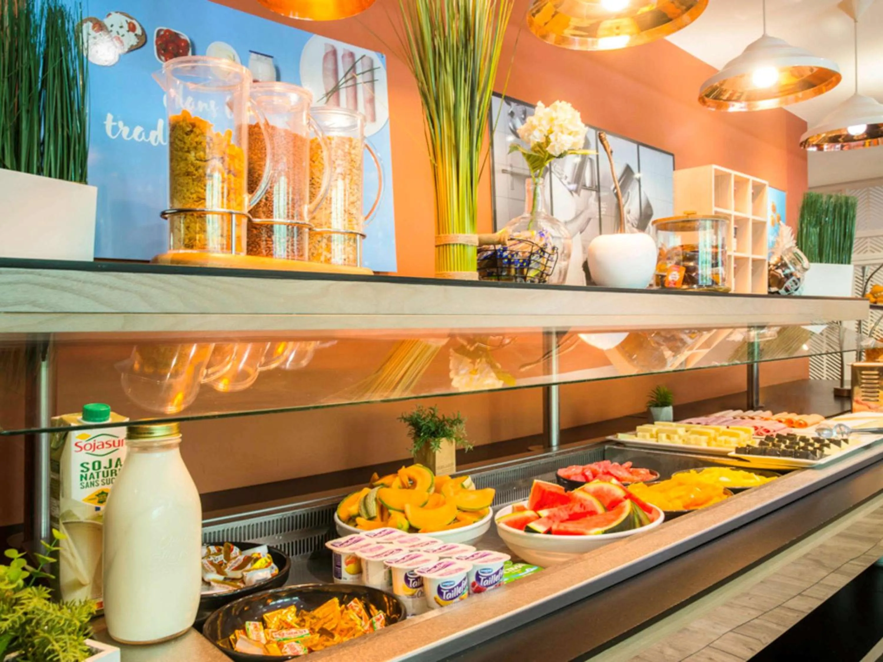 Restaurant/places to eat in Novotel Marseille Centre Prado Vélodrome