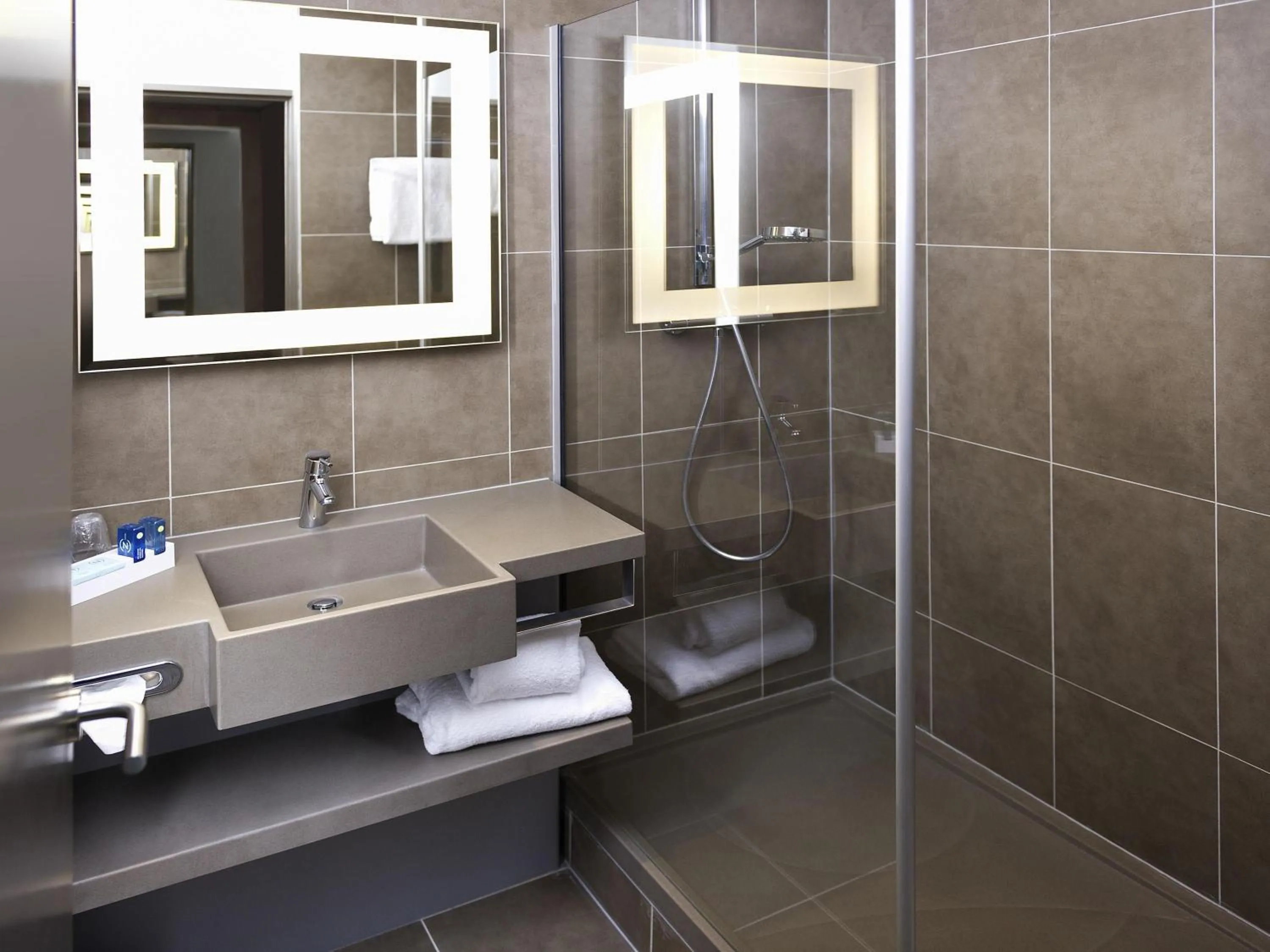 Bedroom in Novotel Marseille Centre Prado Vélodrome