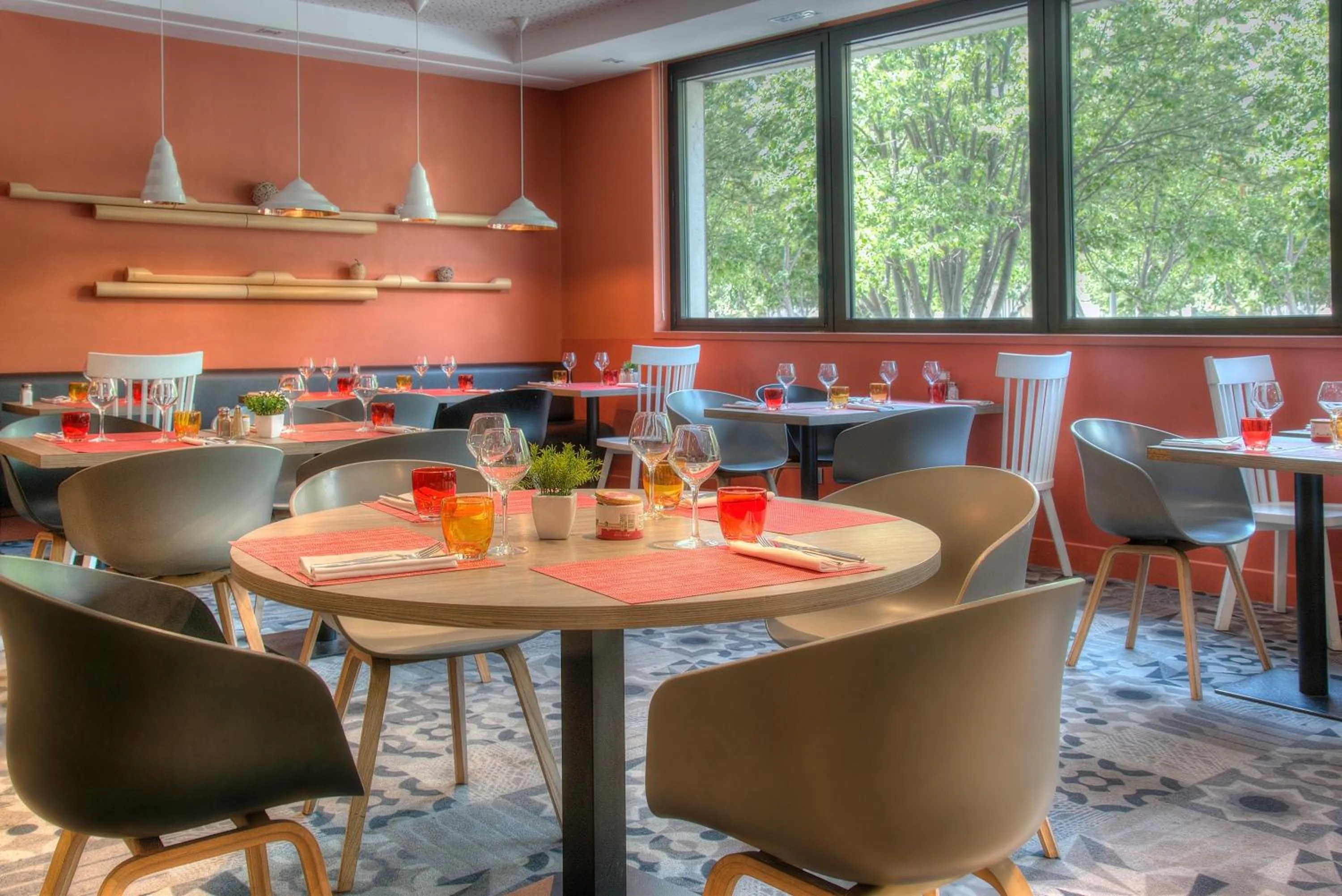 Restaurant/places to eat in Novotel Marseille Centre Prado Vélodrome