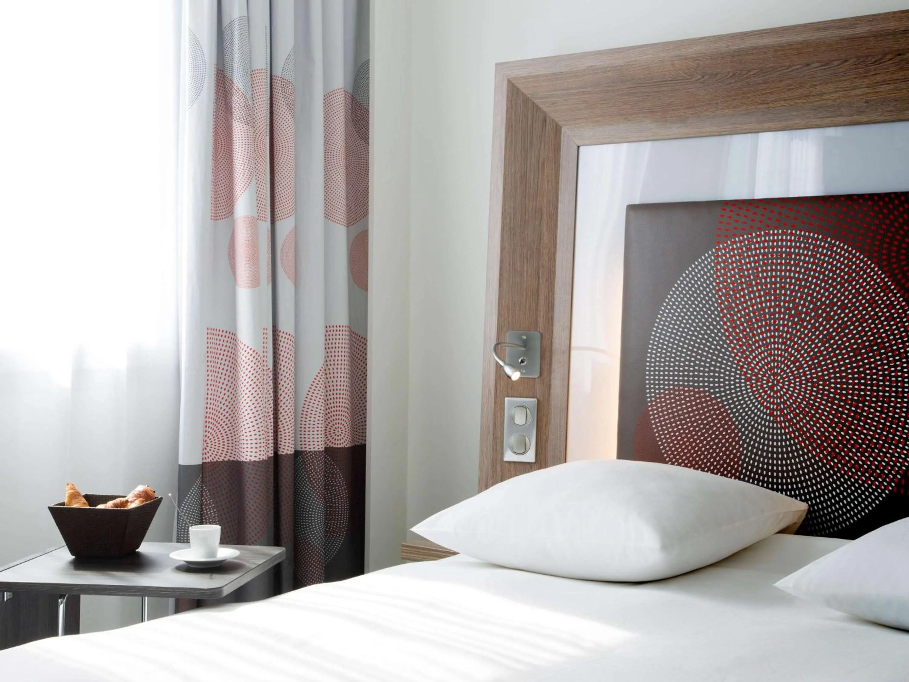 Photo of the whole room, Bed in Novotel Marseille Centre Prado Vélodrome