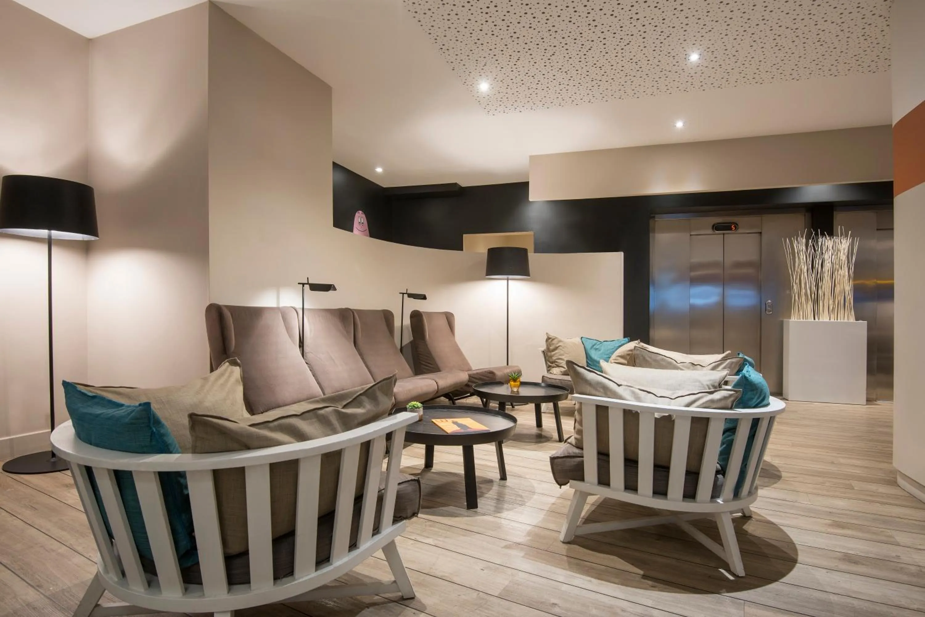 Facade/entrance in Novotel Marseille Centre Prado Vélodrome