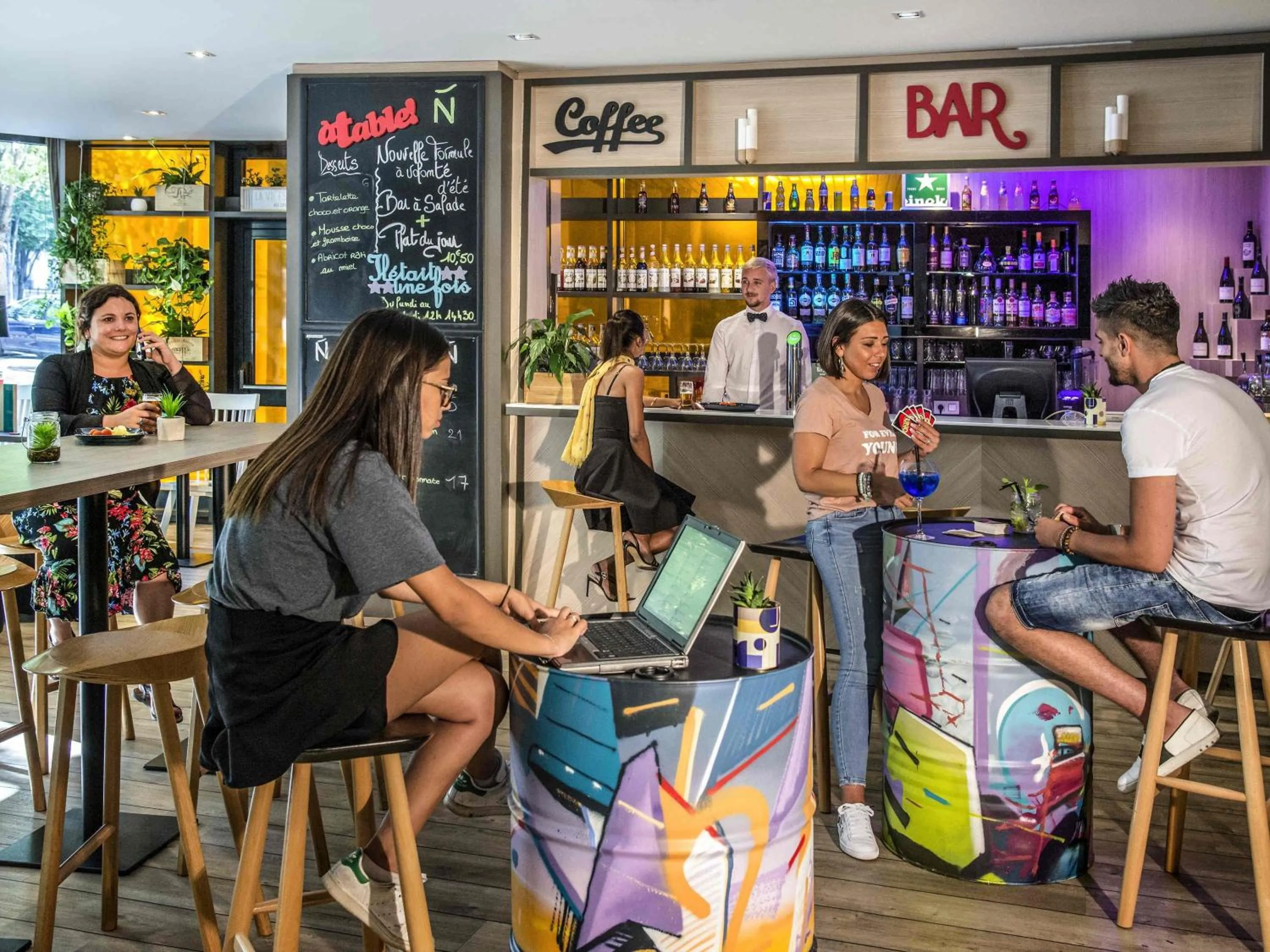 Lounge or bar in Novotel Marseille Centre Prado Vélodrome