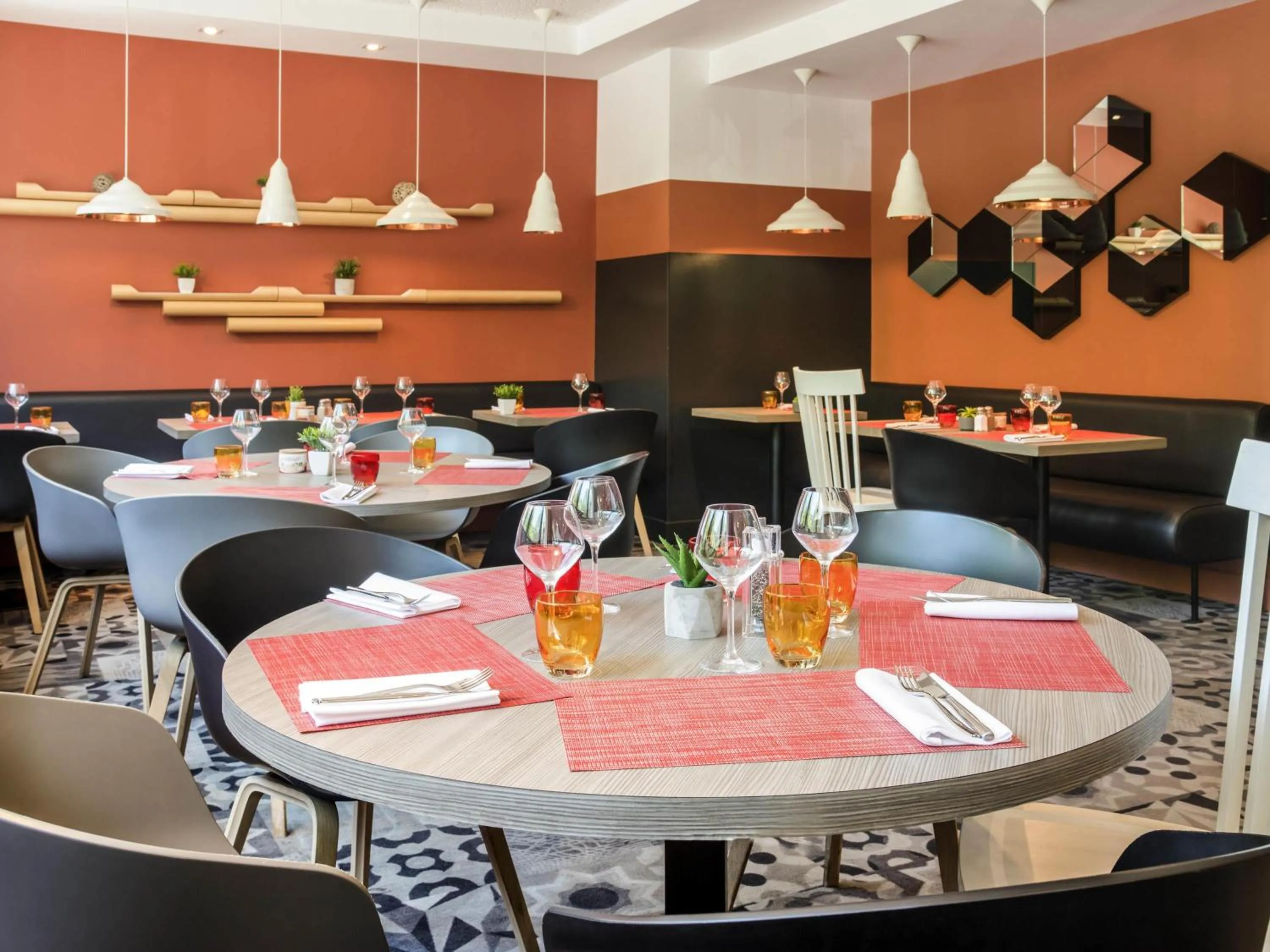 Restaurant/places to eat in Novotel Marseille Centre Prado Vélodrome