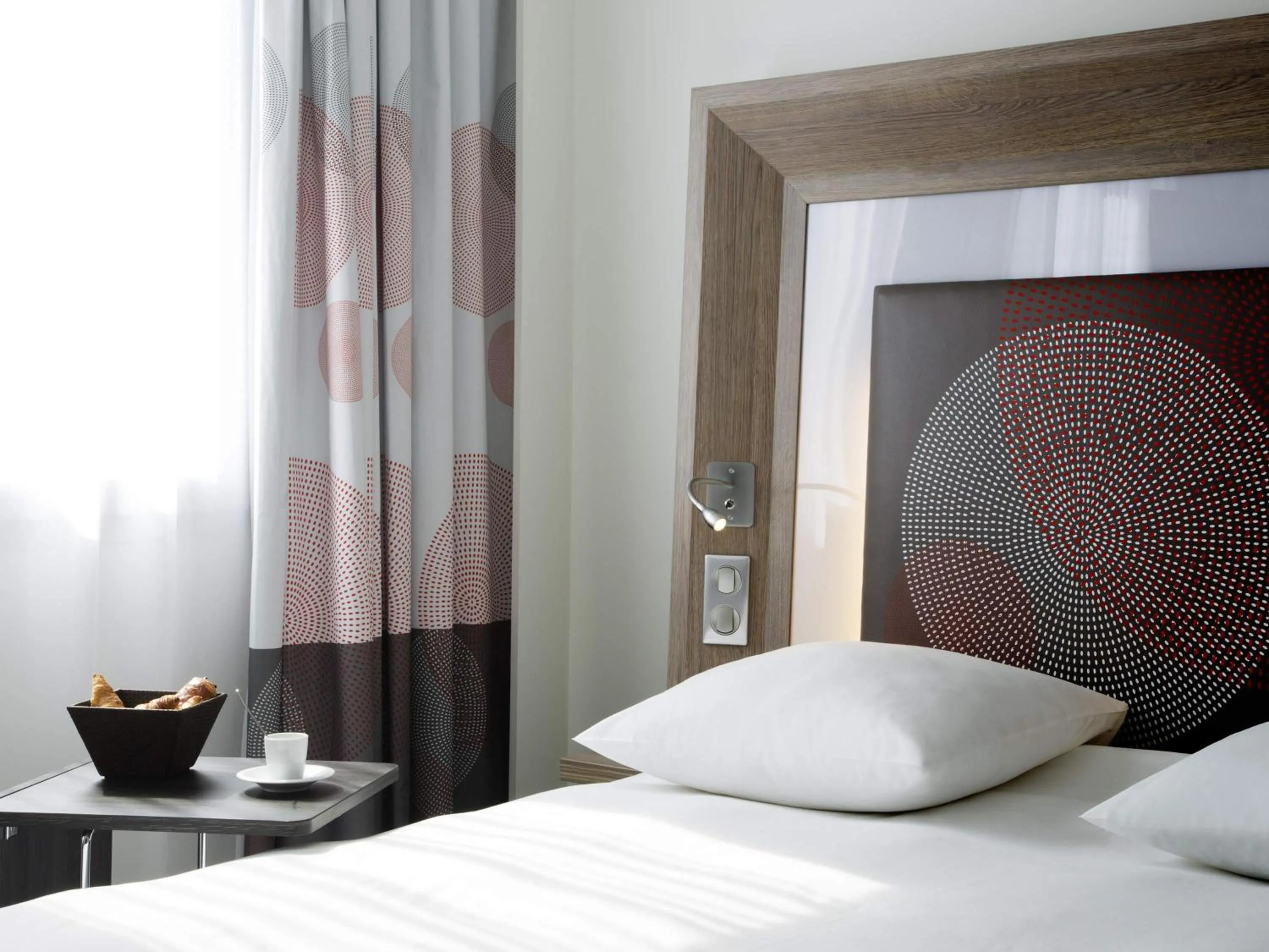 Bedroom, Bed in Novotel Marseille Centre Prado Vélodrome