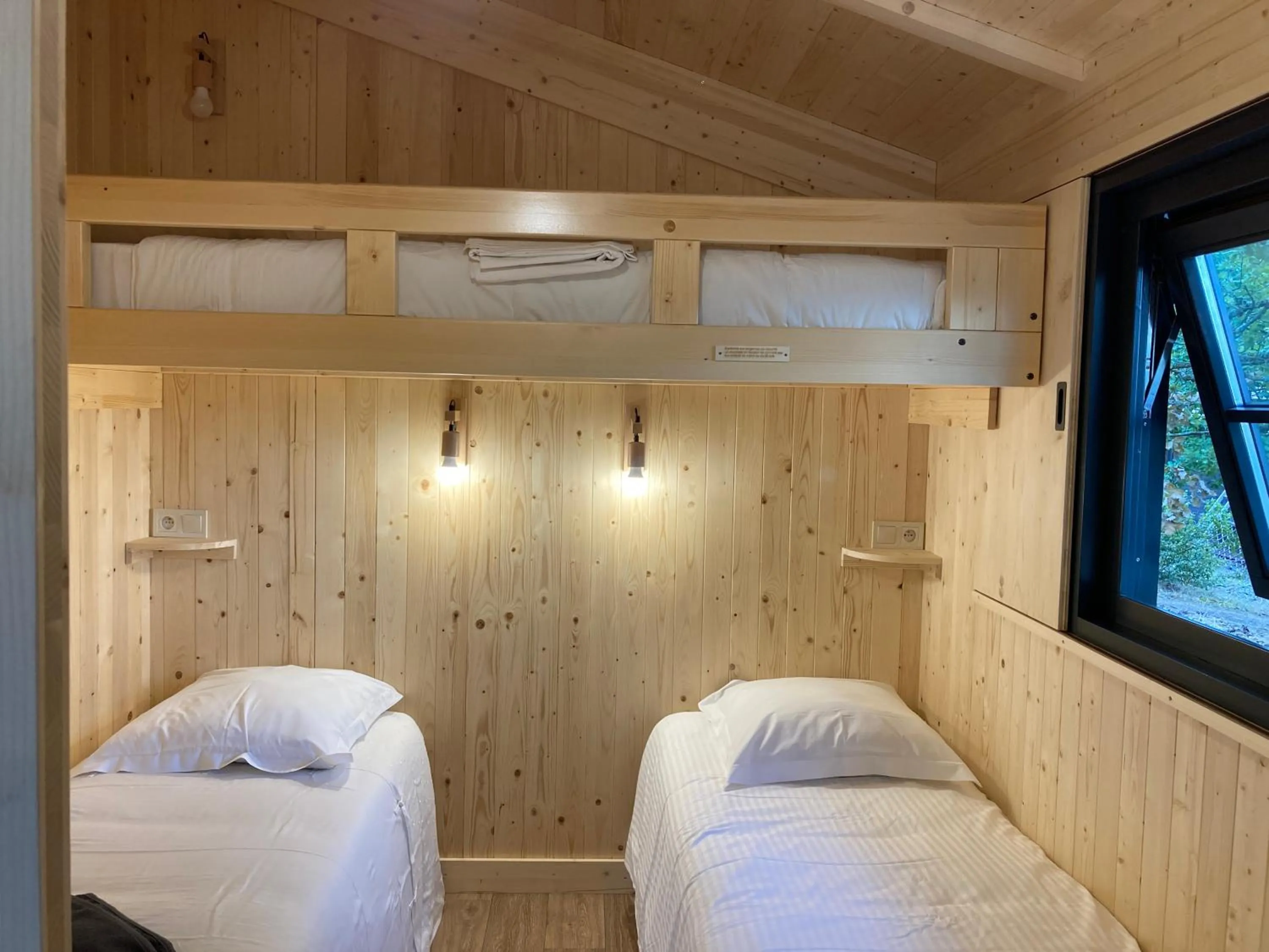 Bedroom, Bed in Cabanes Trésors de Campagne,spas privatifs