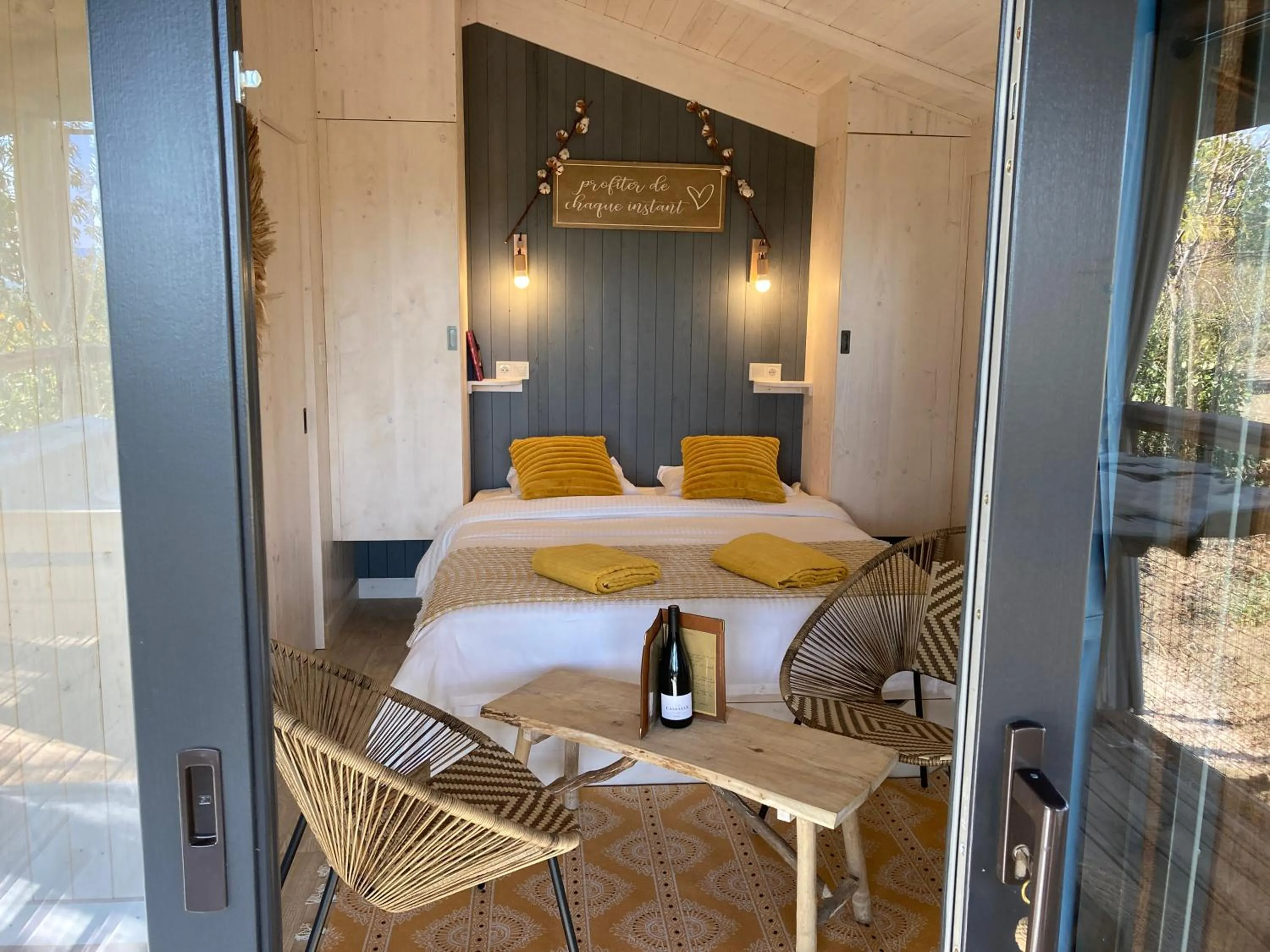 Bedroom, Bed in Cabanes Trésors de Campagne,spas privatifs