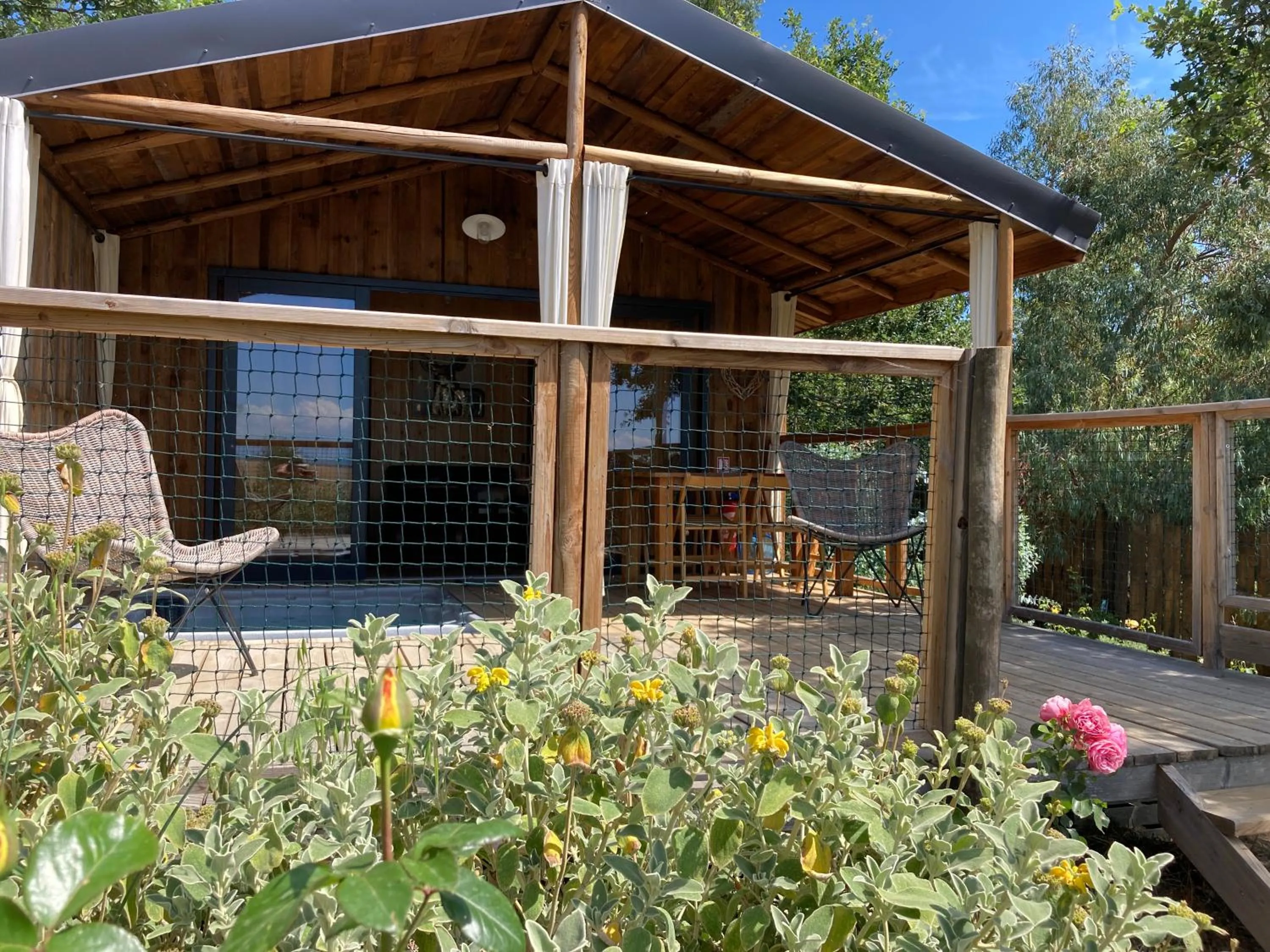 Property building in Cabanes Trésors de Campagne,spas privatifs