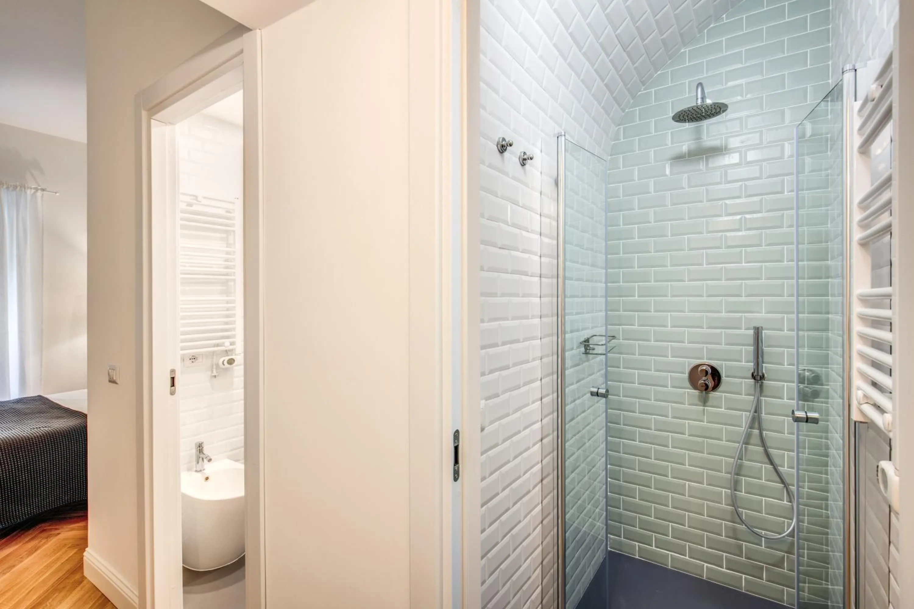 Shower in Trastevere 2.0