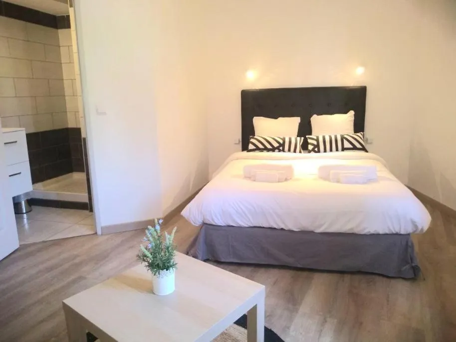 Bed in Hotel renaissance martigues