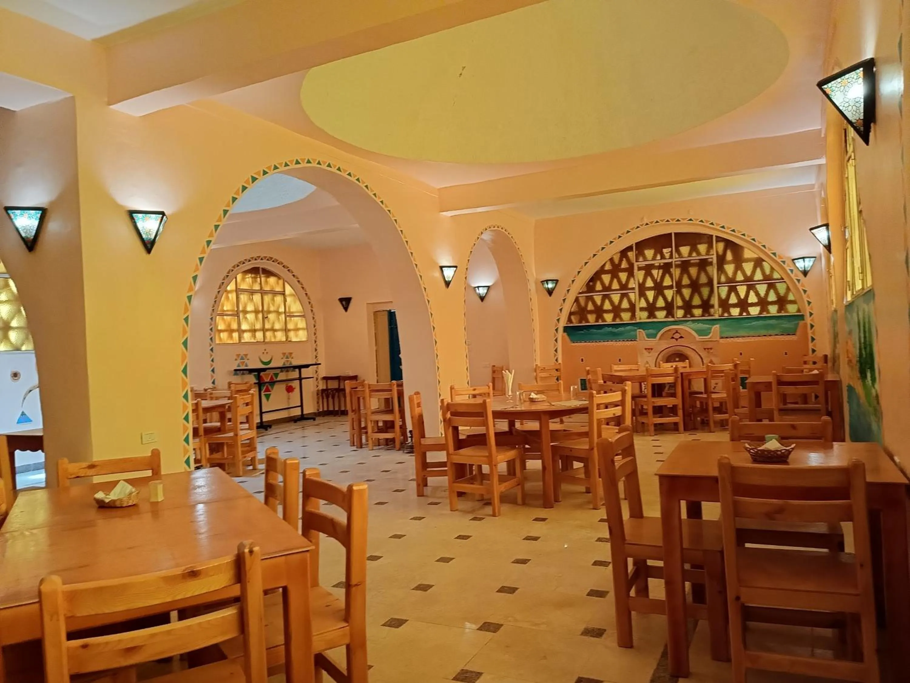 Restaurant/places to eat in Hllol Hotel Abu Simbel