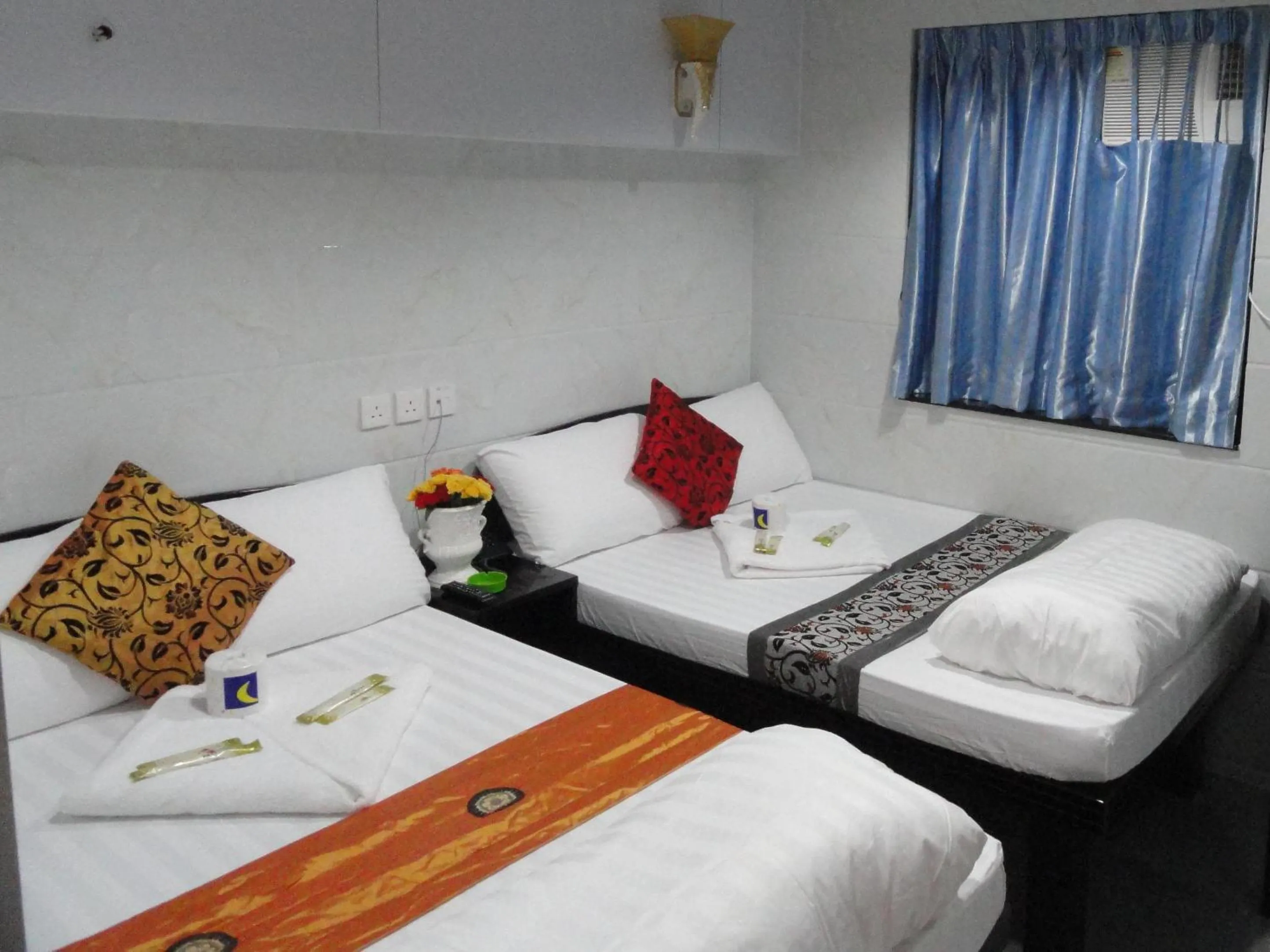 Bed in Dhillon Hostel - Reception 10th floor Block E CHUNGKING MANSION