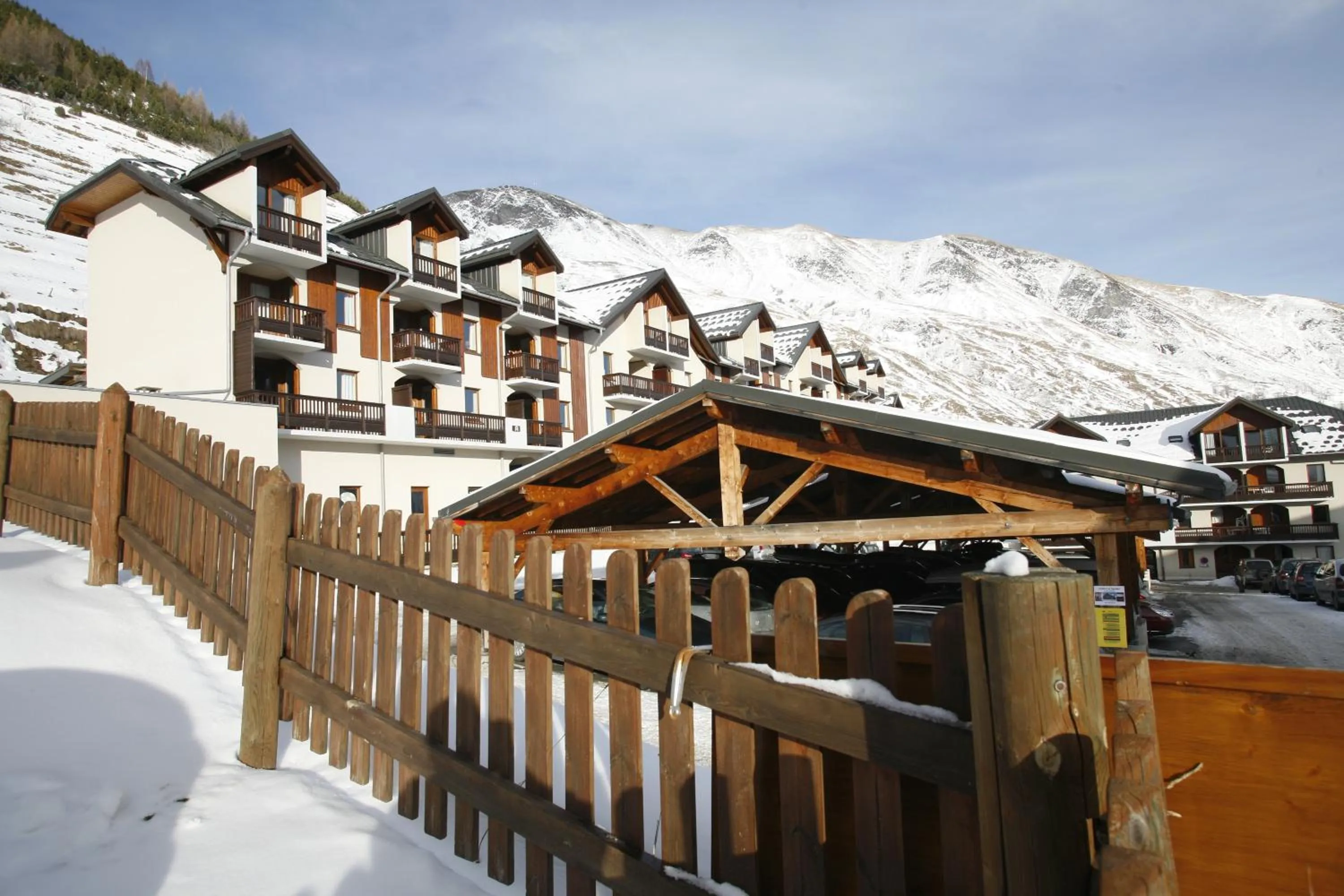 Facade/entrance in Résidence Odalys L'Ouillon