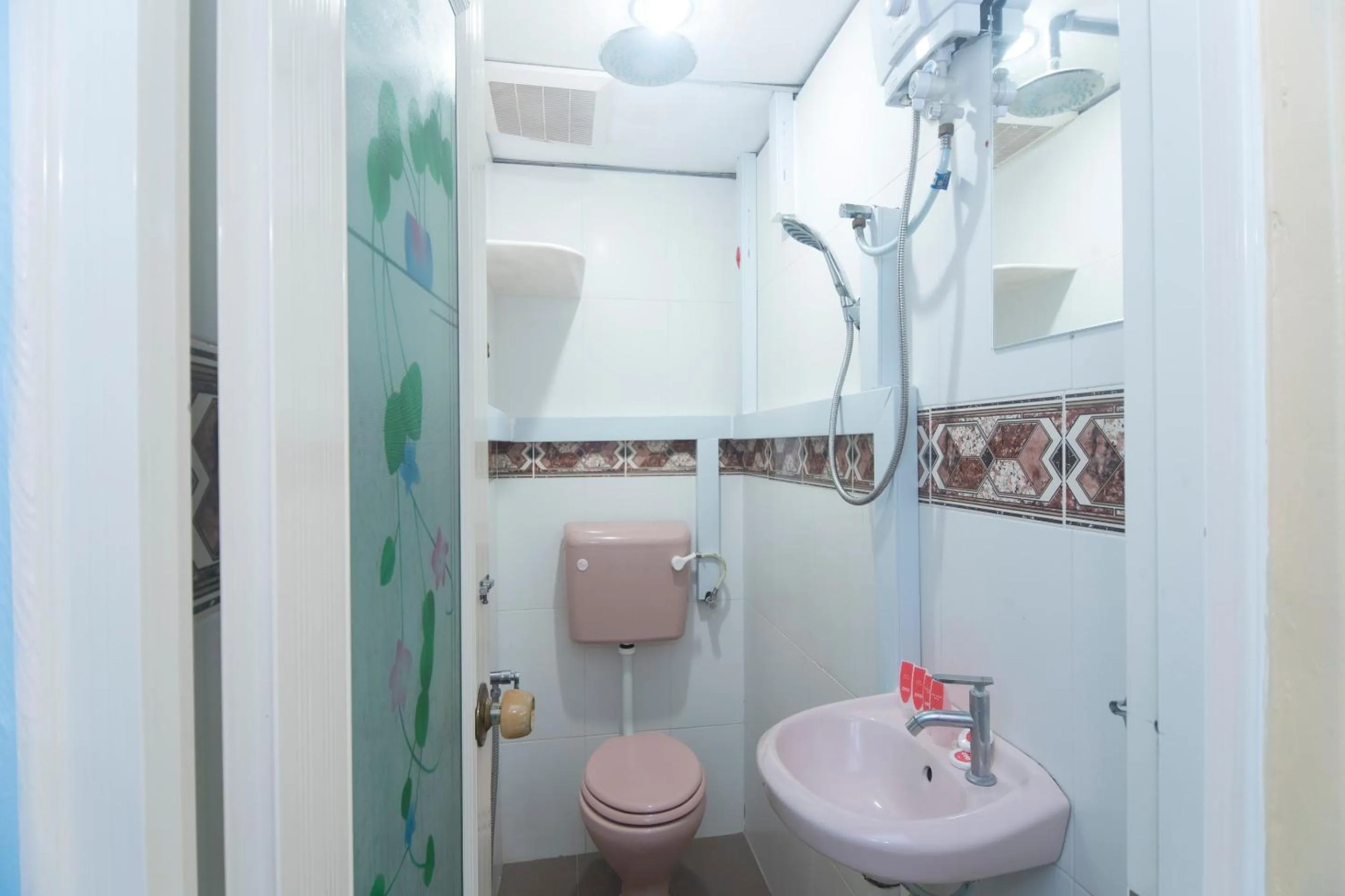 Bathroom in Hotel O Rafik Ali Motel