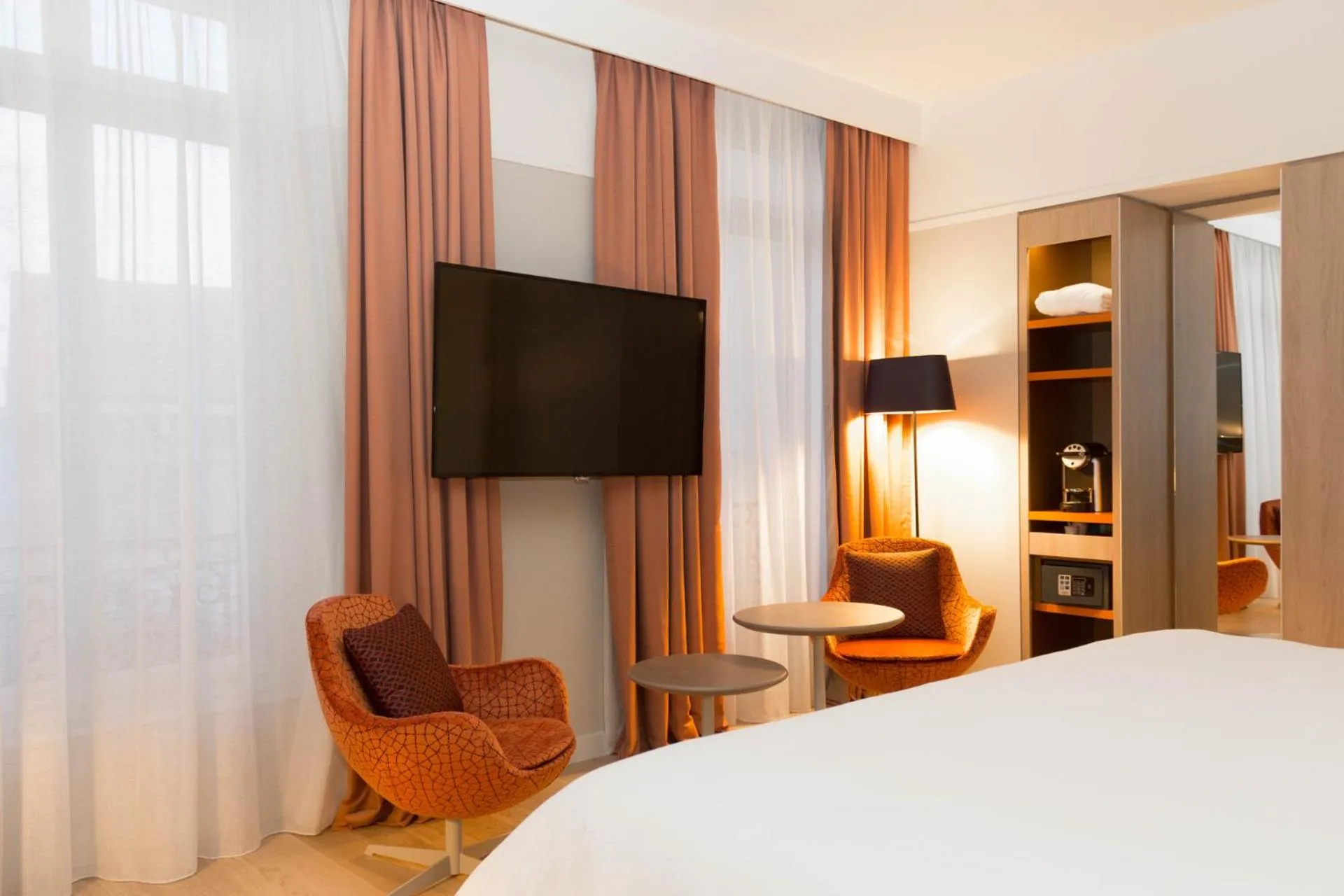 TV and multimedia, Bed in Hôtel Oceania Le Métropole