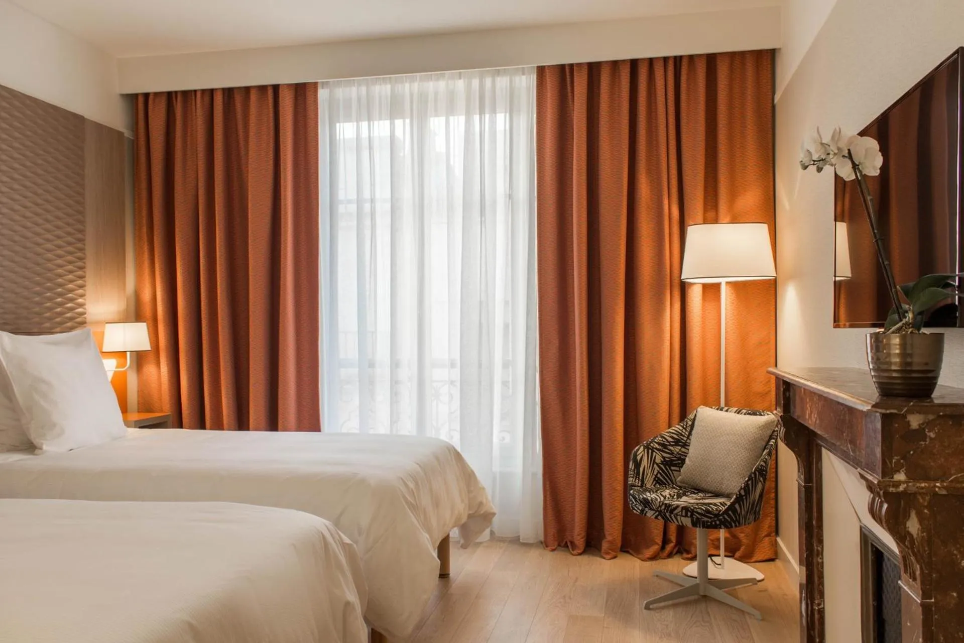 Bedroom, Bed in Hôtel Oceania Le Métropole