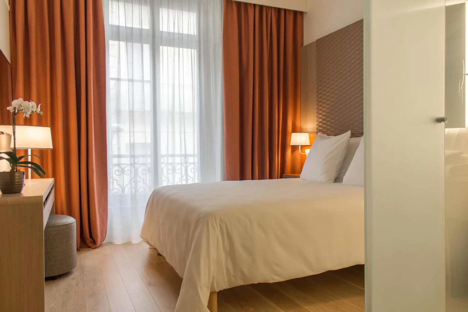 Bedroom, Bed in Hôtel Oceania Le Métropole