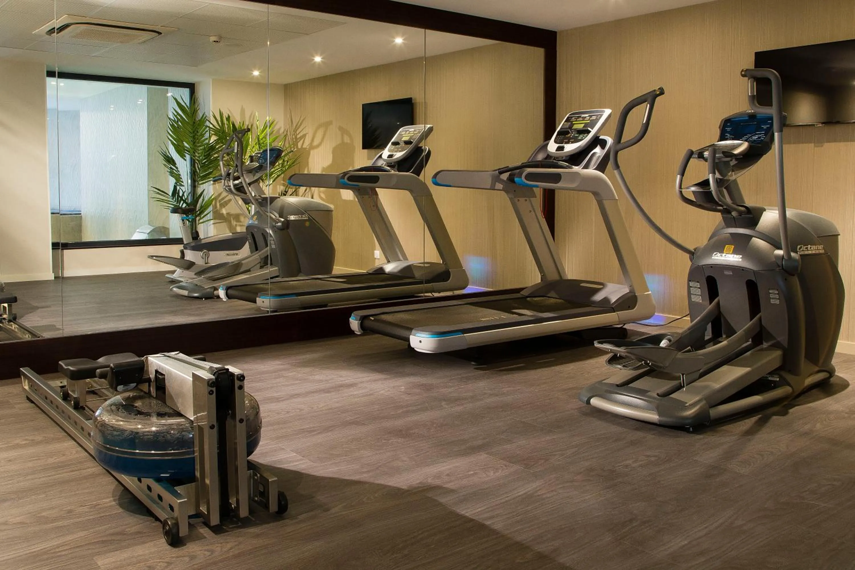 Fitness centre/facilities in Hôtel Oceania Le Métropole