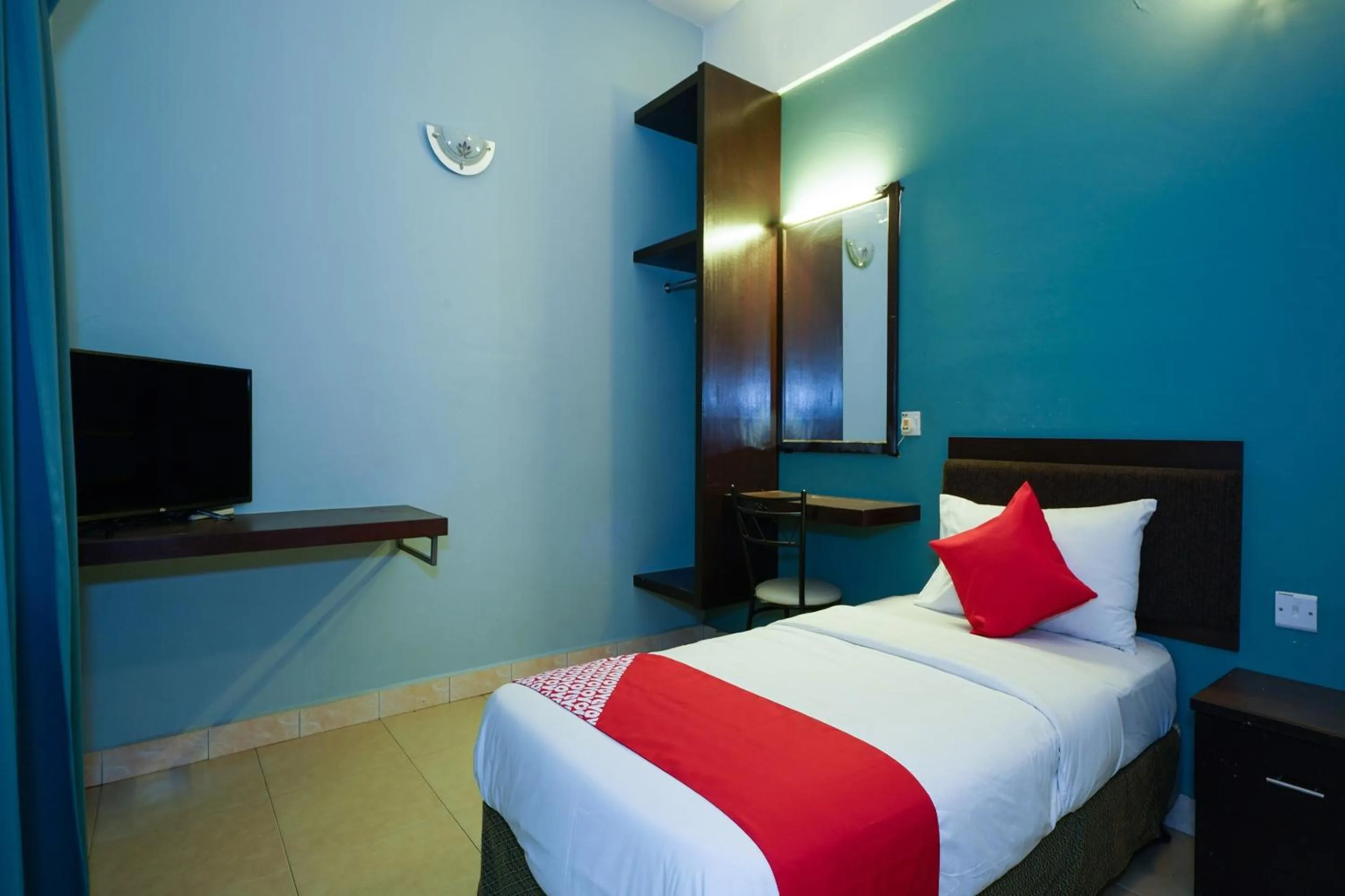 Bedroom, Bed in Hotel O Hotel Orchard Inn