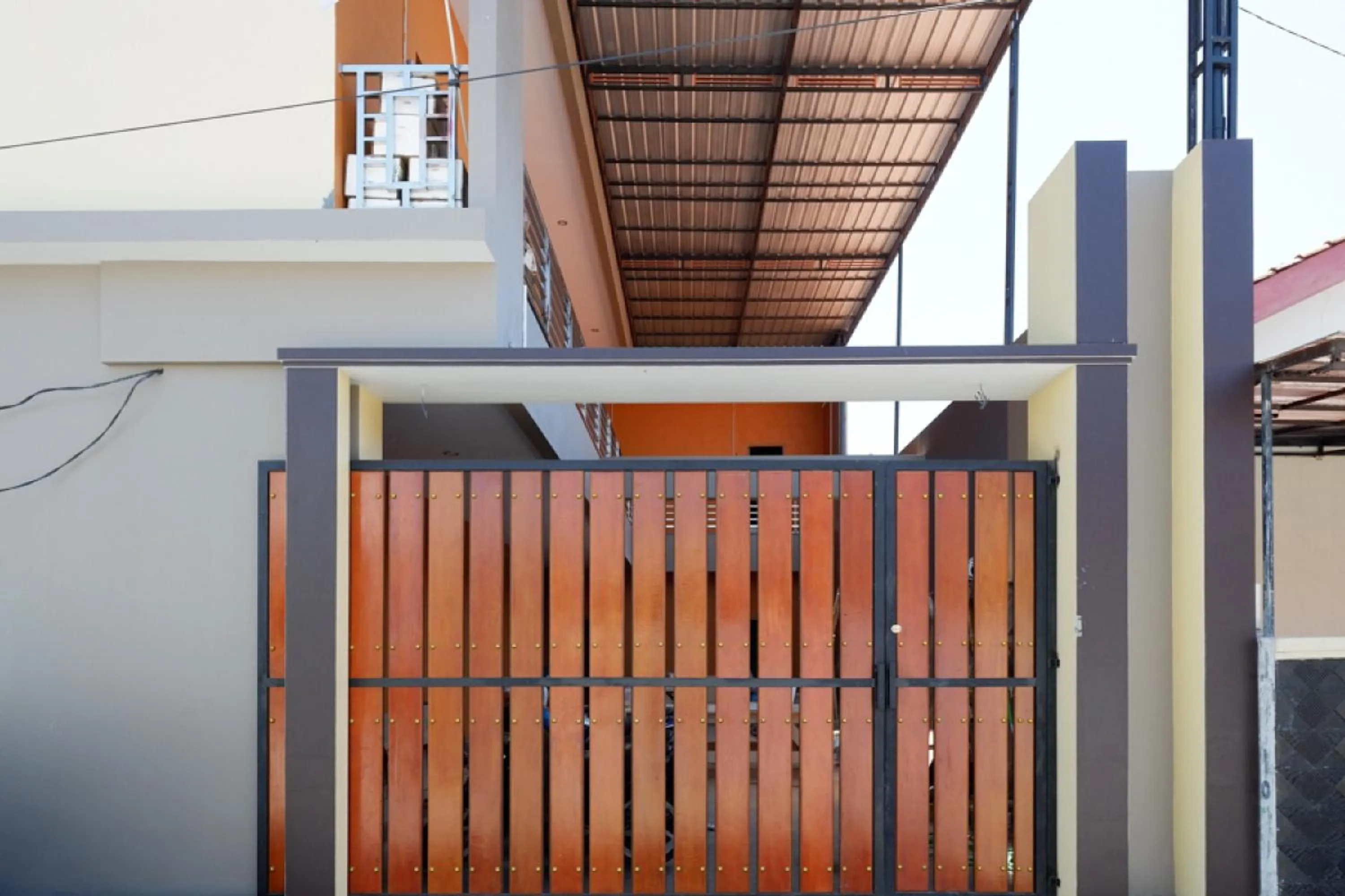 Facade/entrance in RedDoorz Syariah near Stasiun Tegal