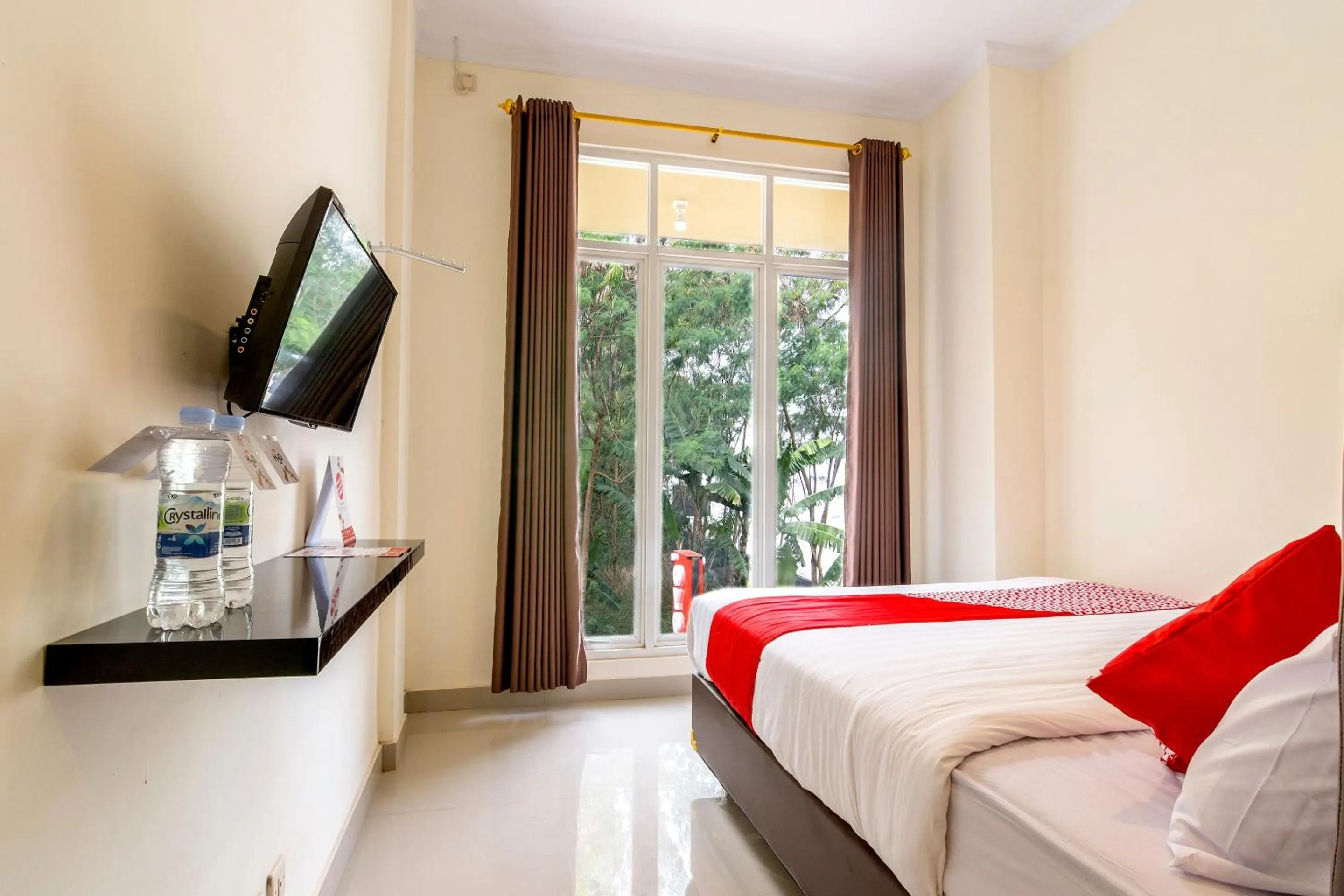 Bedroom in Hotel O Travel-inn