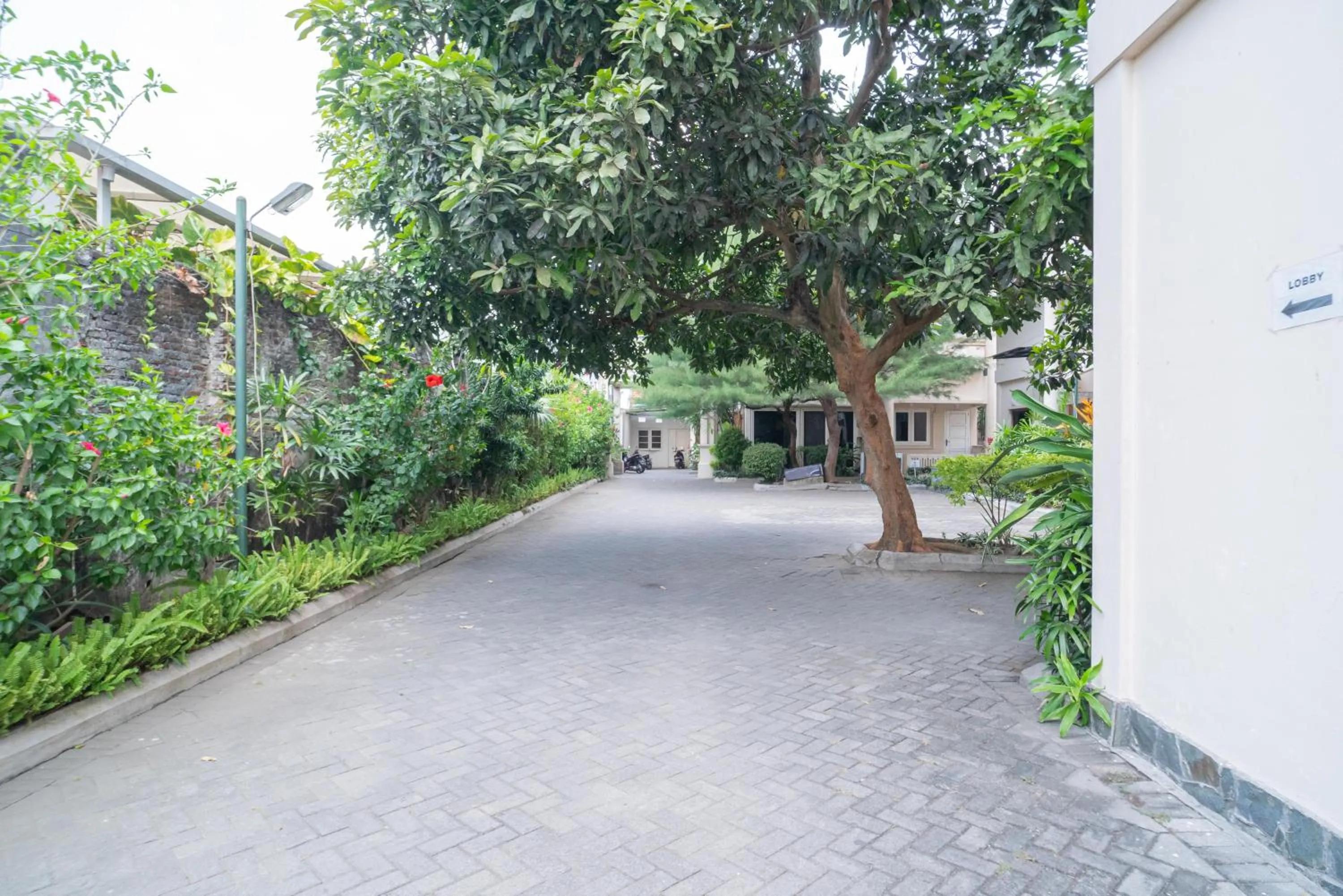 Property building in RedDoorz near Rumah Sakit Baptis Kediri