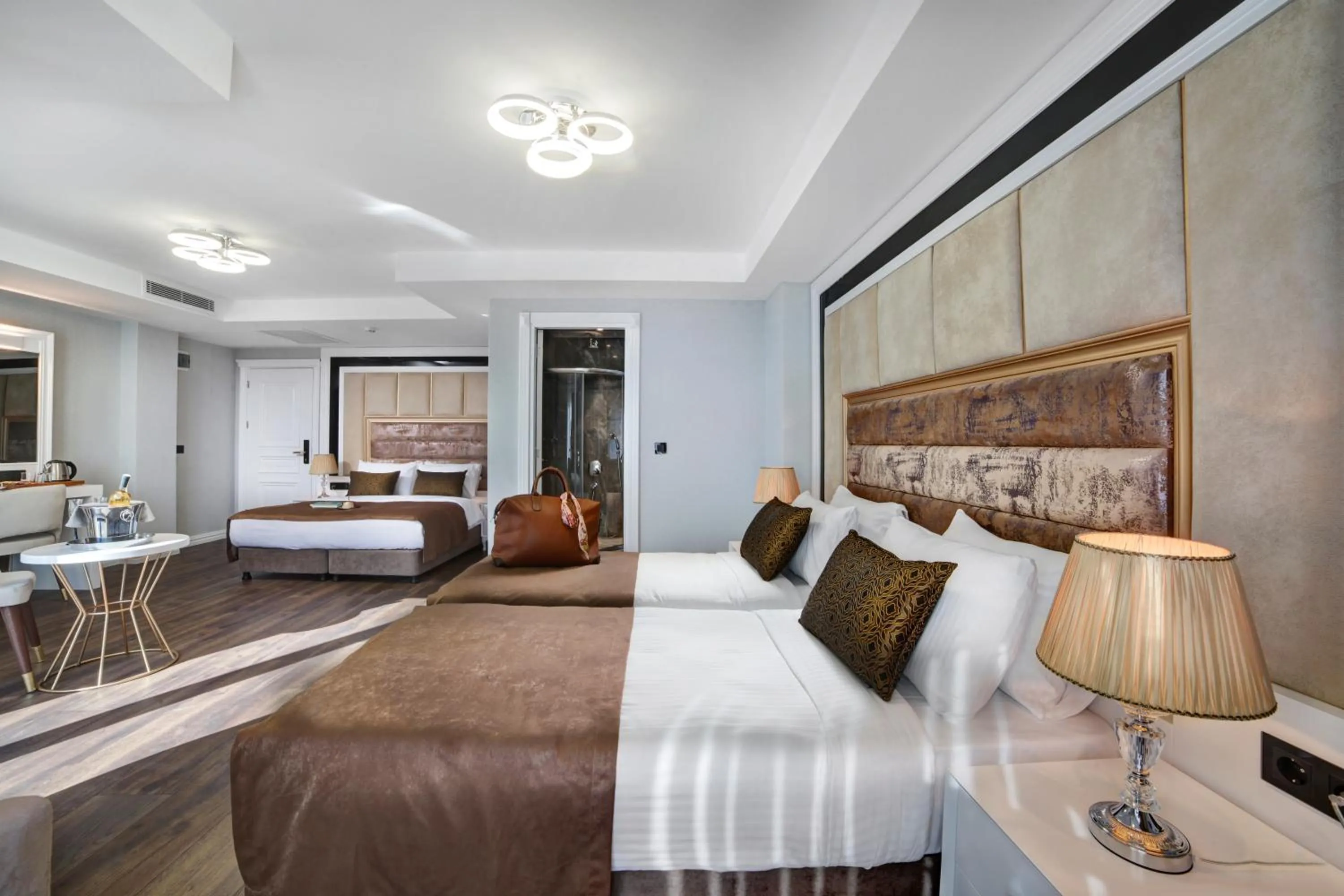 Photo of the whole room, Bed in Pell Palace Hotel & SPA