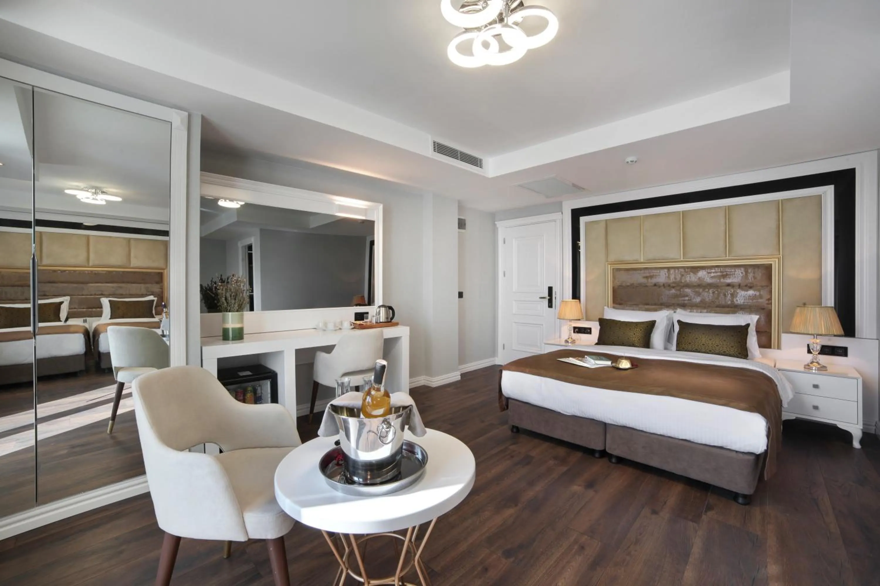 Photo of the whole room, Bed in Pell Palace Hotel & SPA