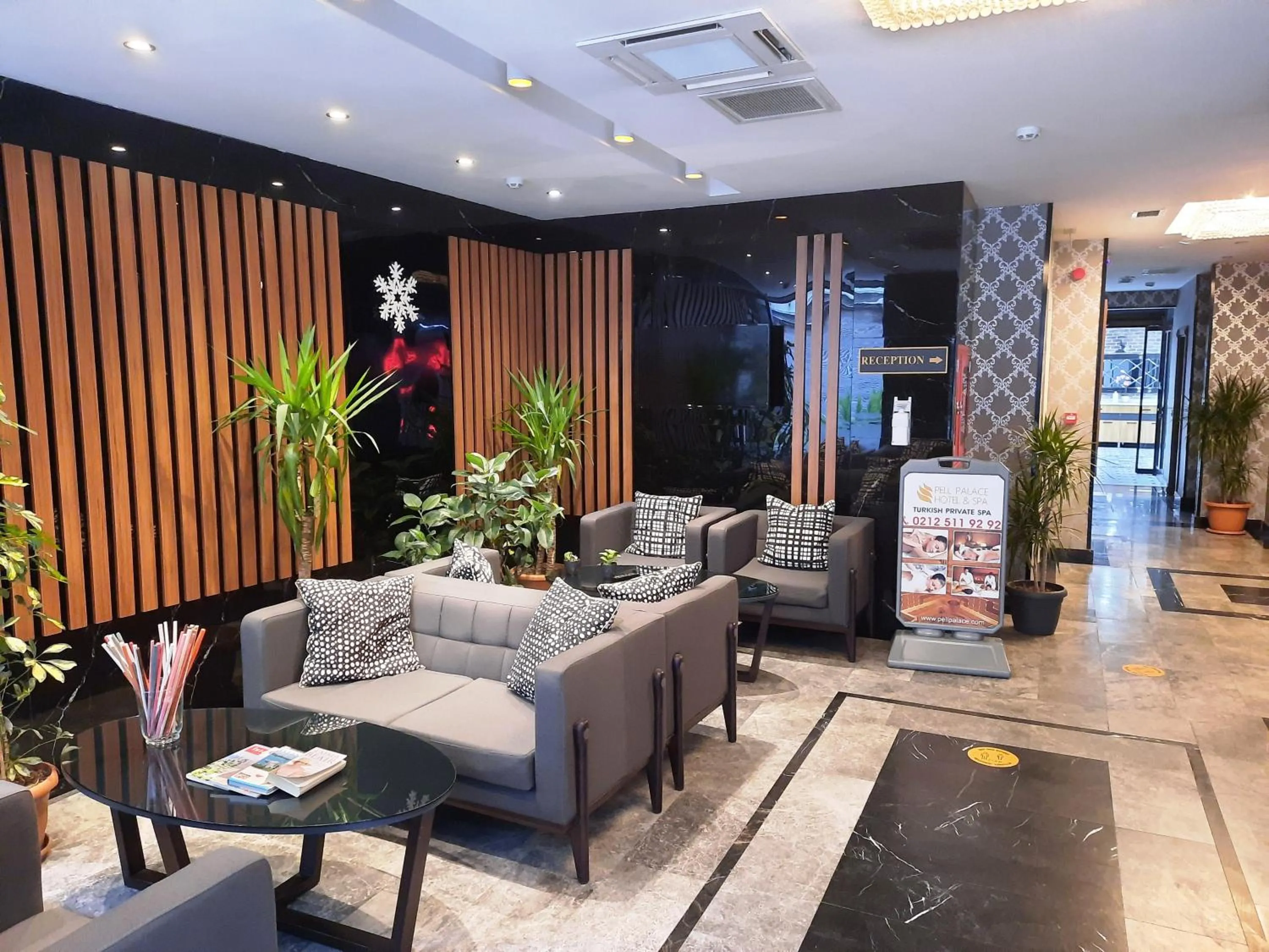 Lobby or reception in Pell Palace Hotel & SPA