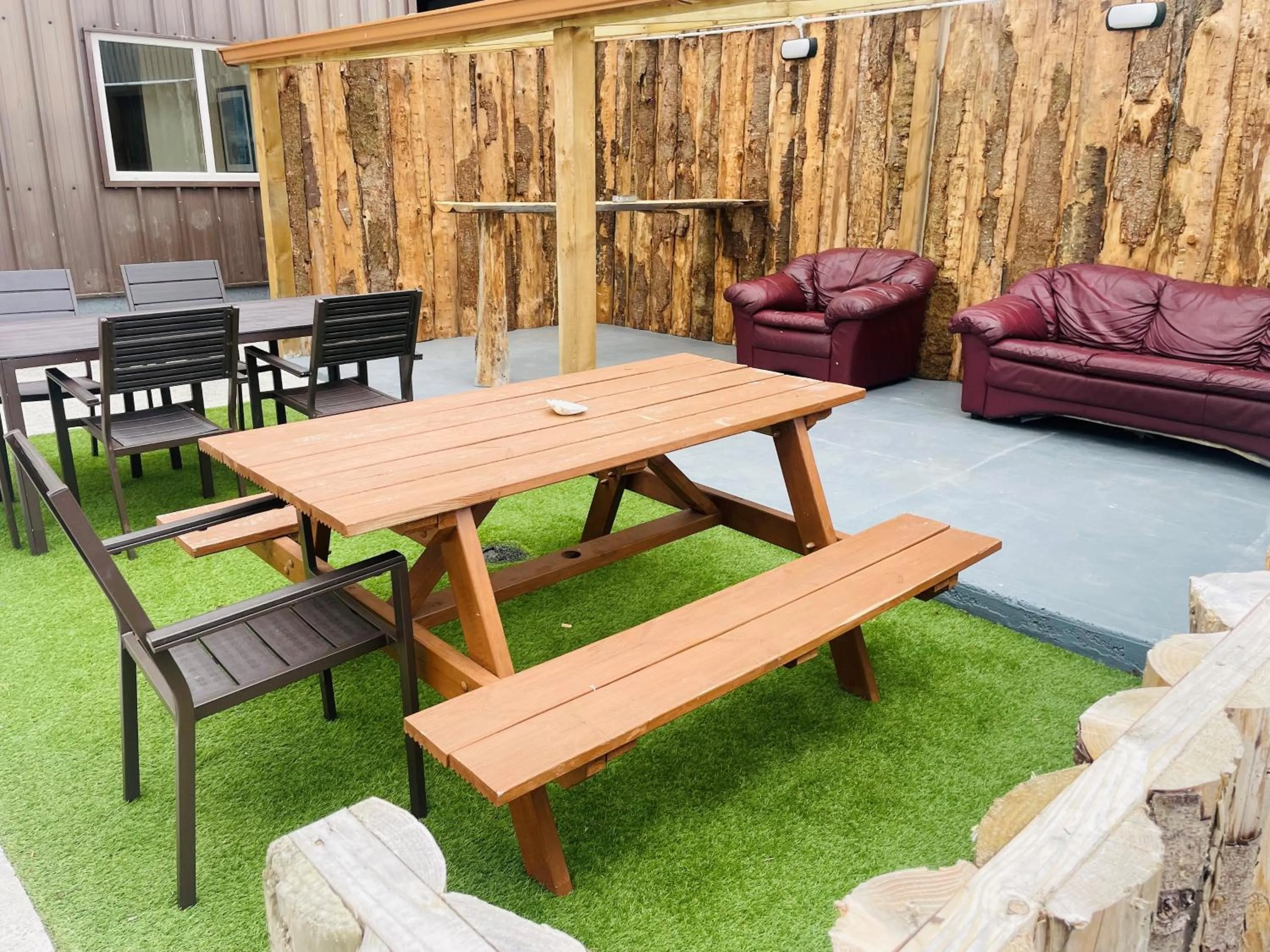 Seating area in Greenway & Copper Coast Hostel