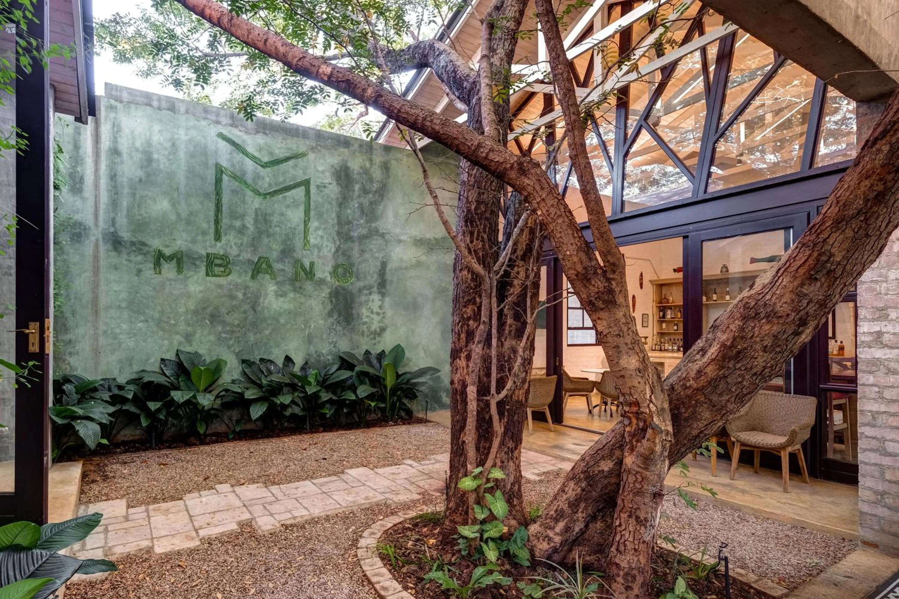 Inner courtyard view in Mbano Manor Hotel Victoria Falls