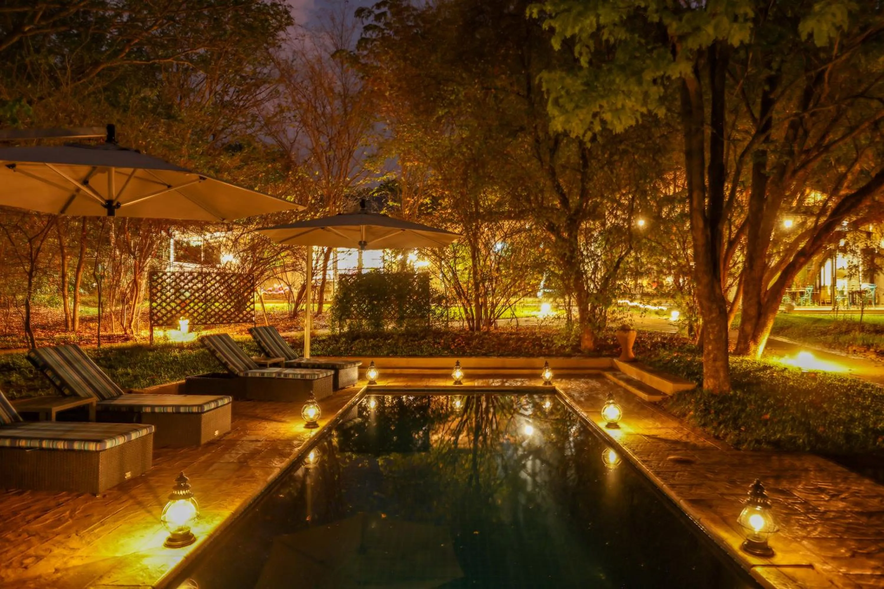 Swimming pool in Mbano Manor Hotel Victoria Falls