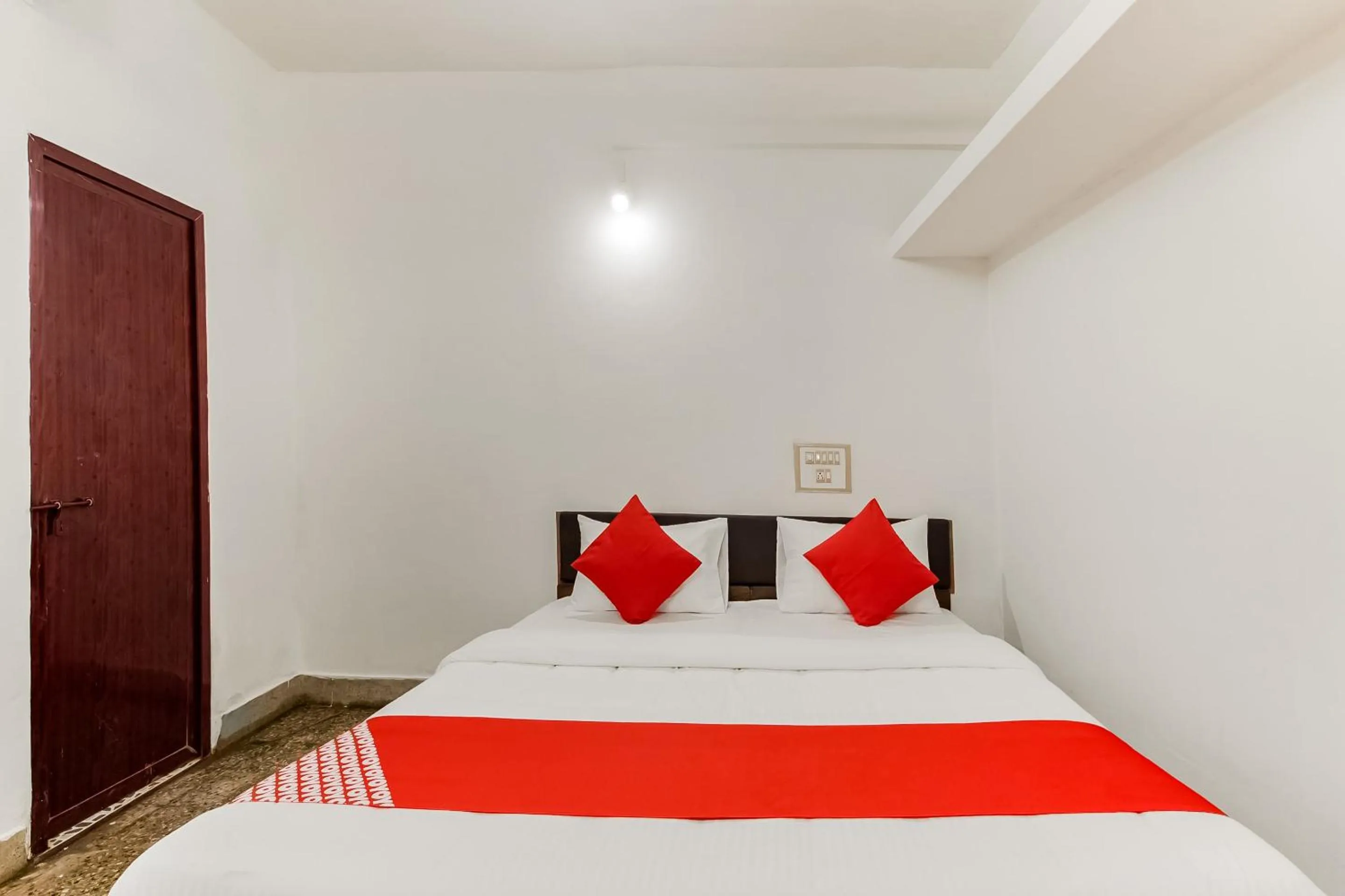 Facade/entrance, Bed in Super Hotel O Sushma Lodge