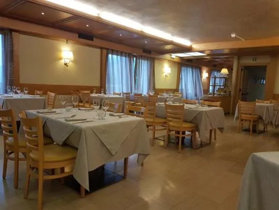 Restaurant/places to eat in Albergo Croce d'Aune