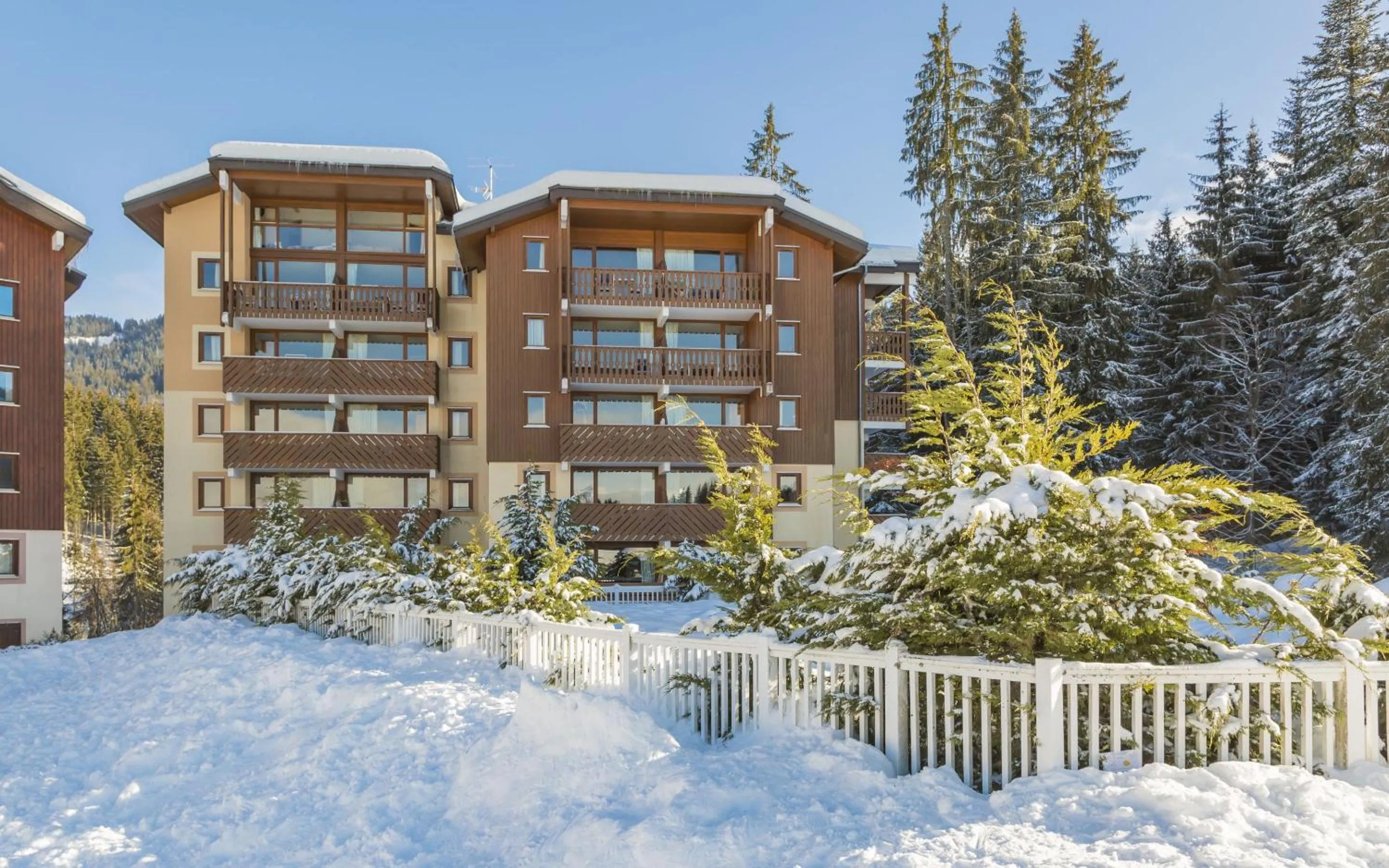 Facade/entrance in Résidence Odalys Le Buet