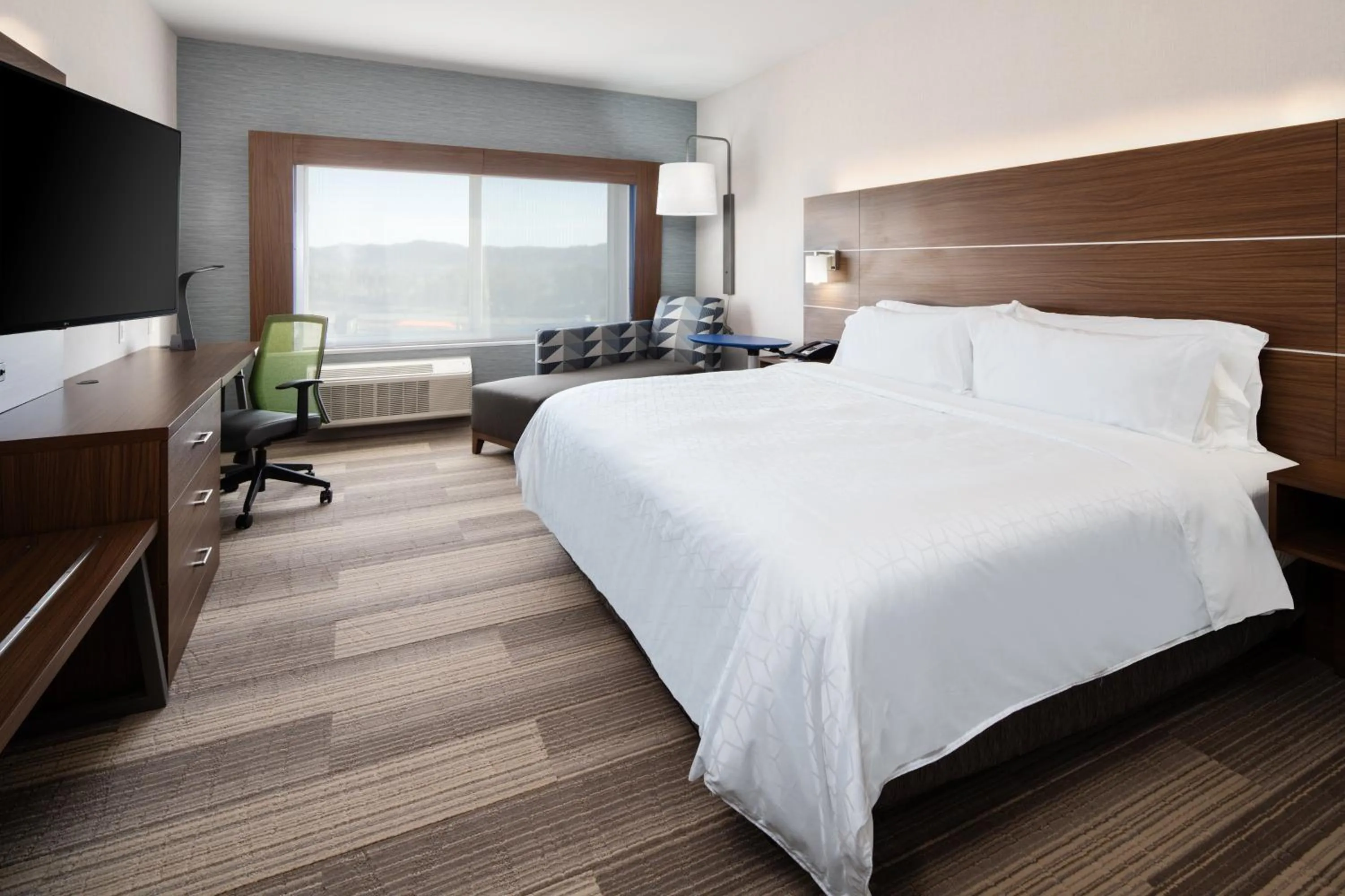 Photo of the whole room, Bed in Holiday Inn Express & Suites - Murrieta by IHG