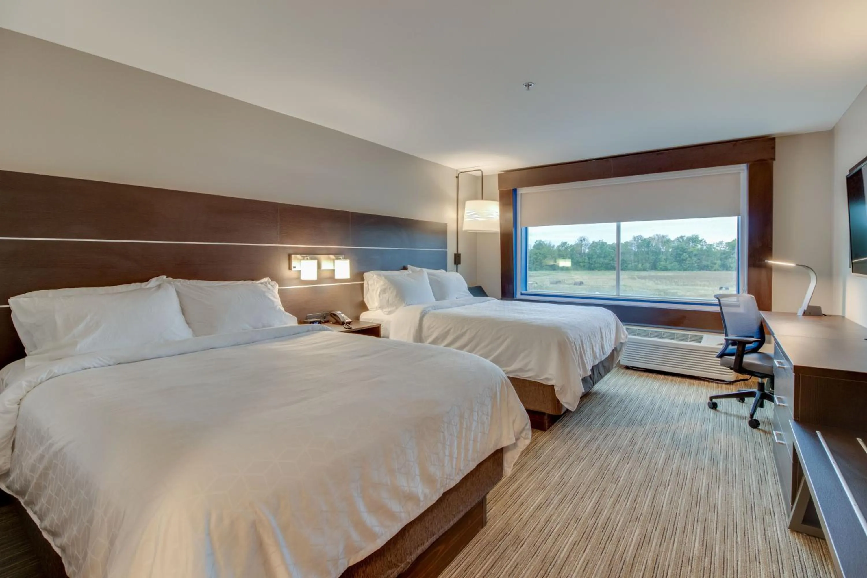 Bed in Holiday Inn Express & Suites - Union City by IHG