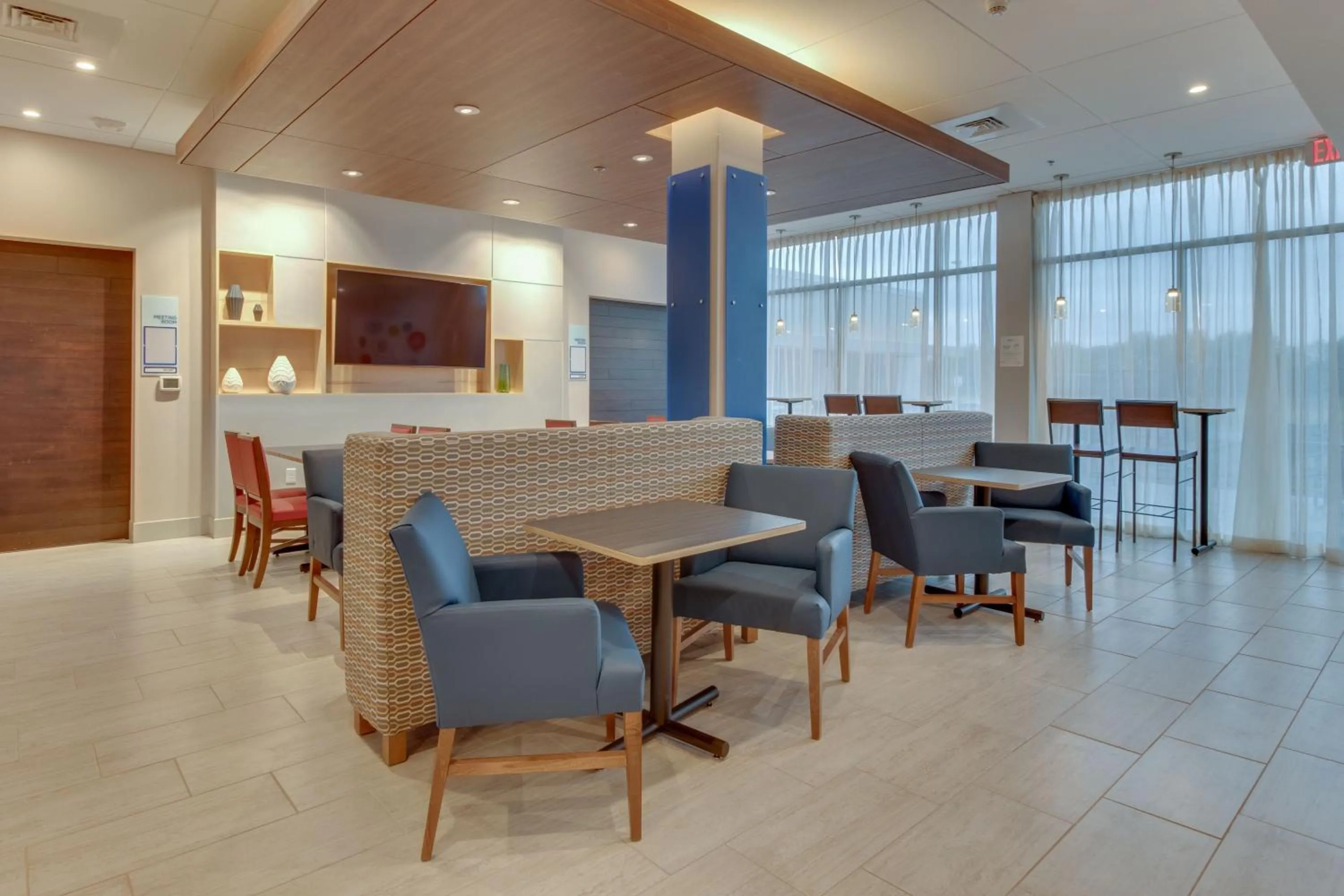 Breakfast in Holiday Inn Express & Suites - Union City by IHG